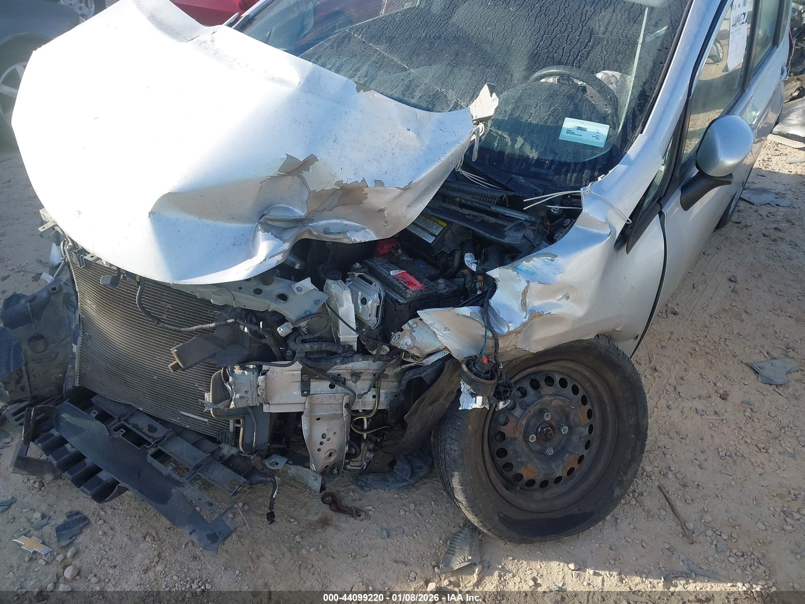 NISSAN VERSA image 6