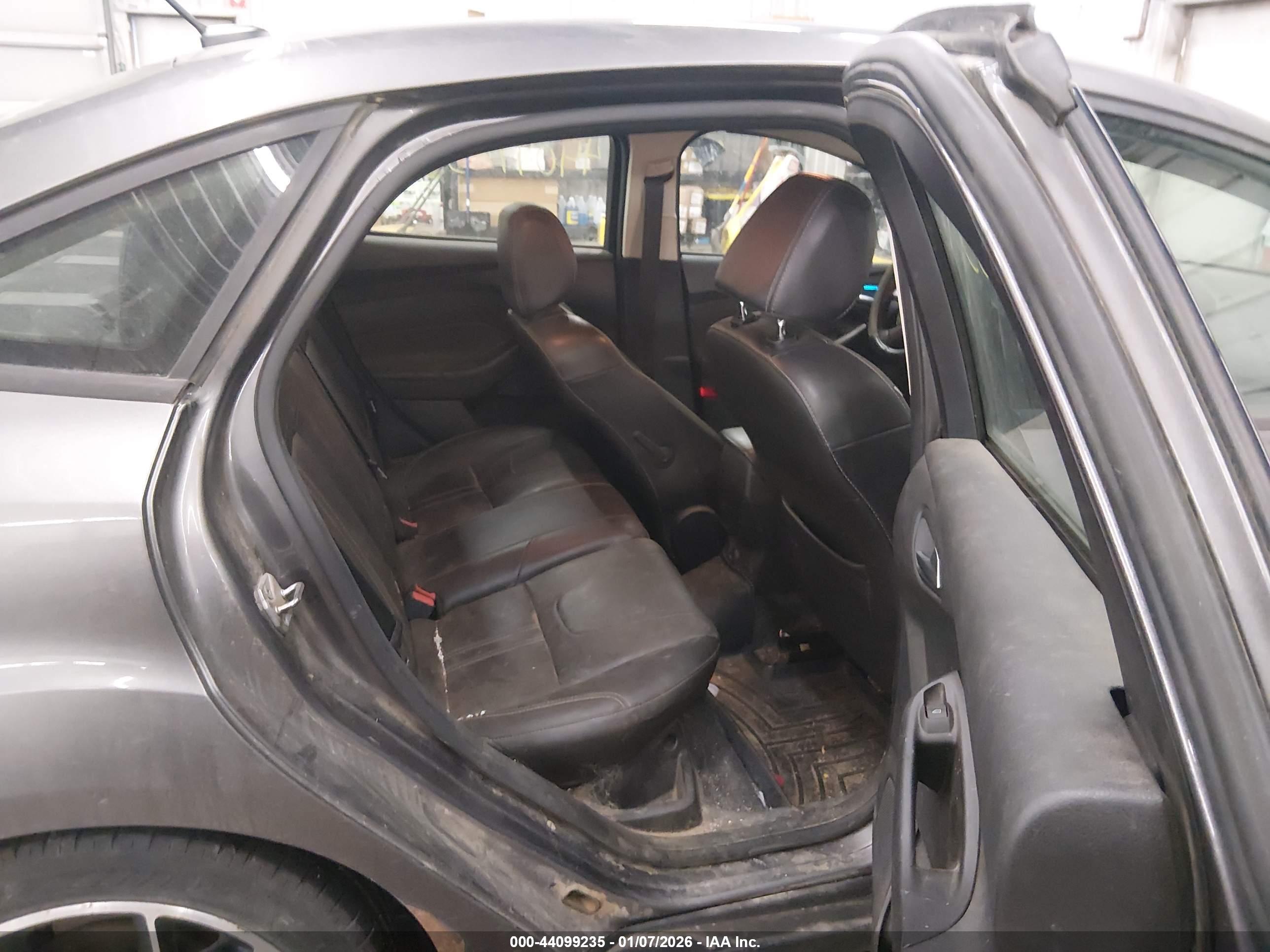 FORD FOCUS image 8