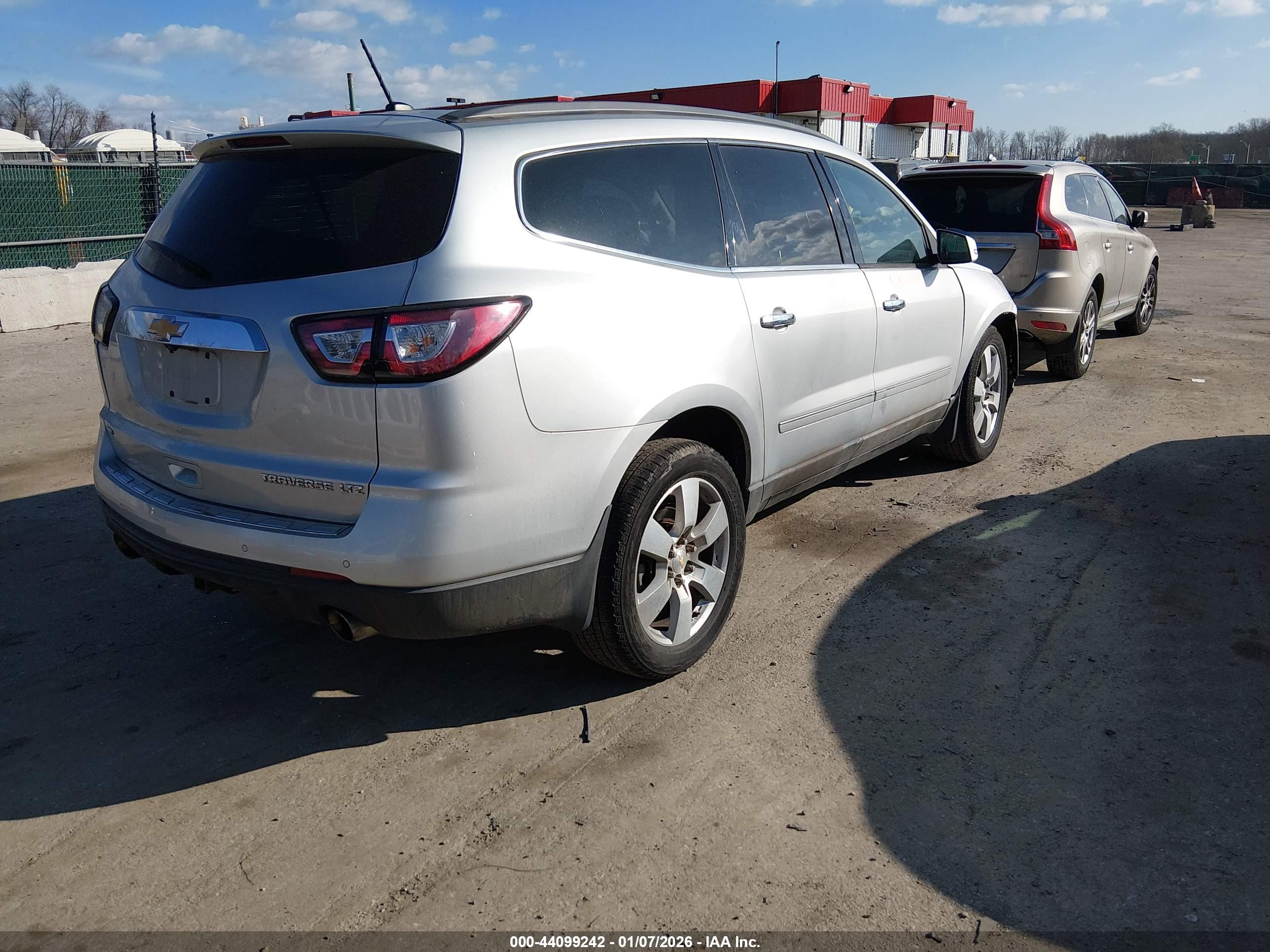 CHEVROLET TRAVERSE image 4