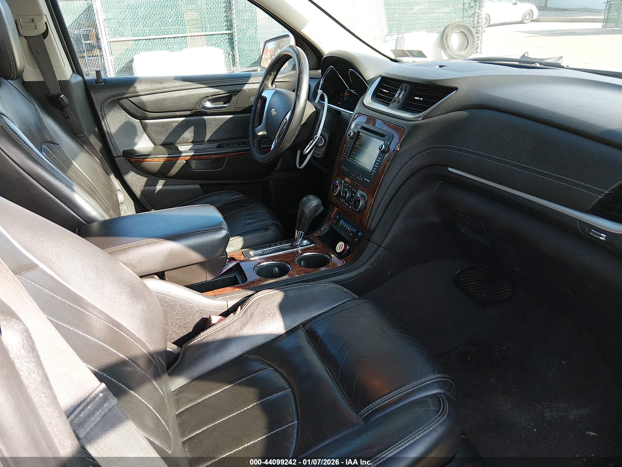 CHEVROLET TRAVERSE image 5