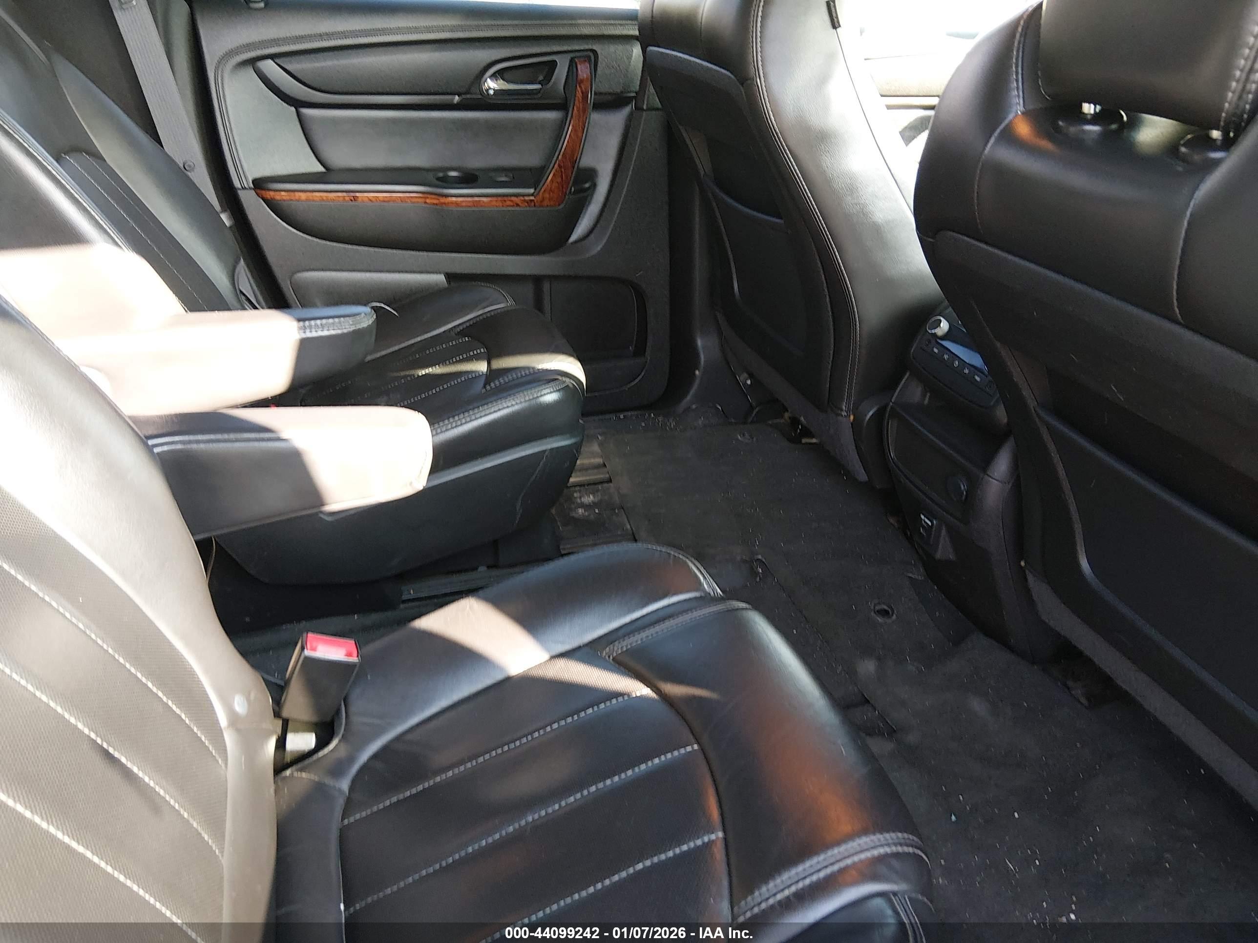 CHEVROLET TRAVERSE image 8