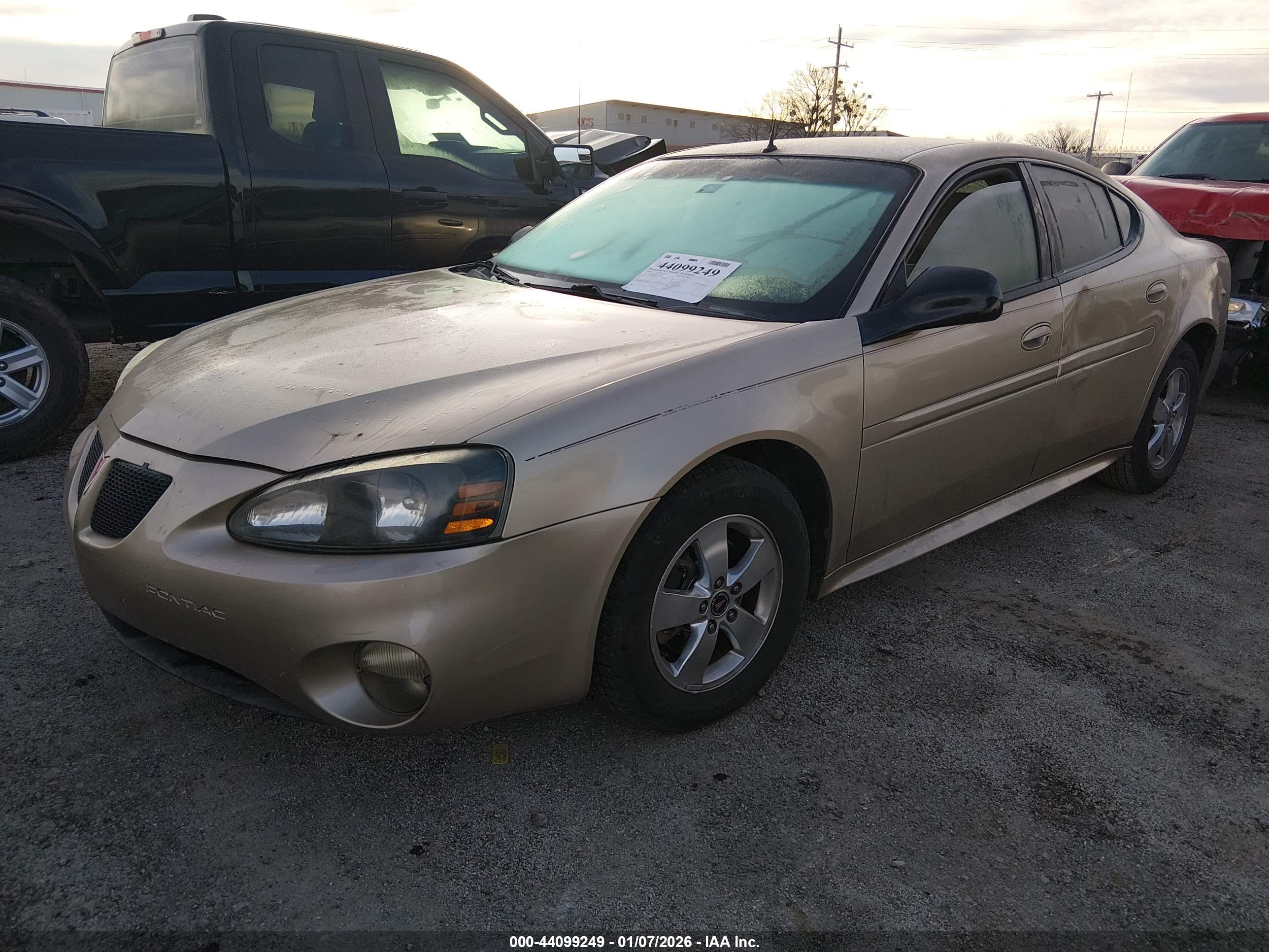 PONTIAC GRAND image 2