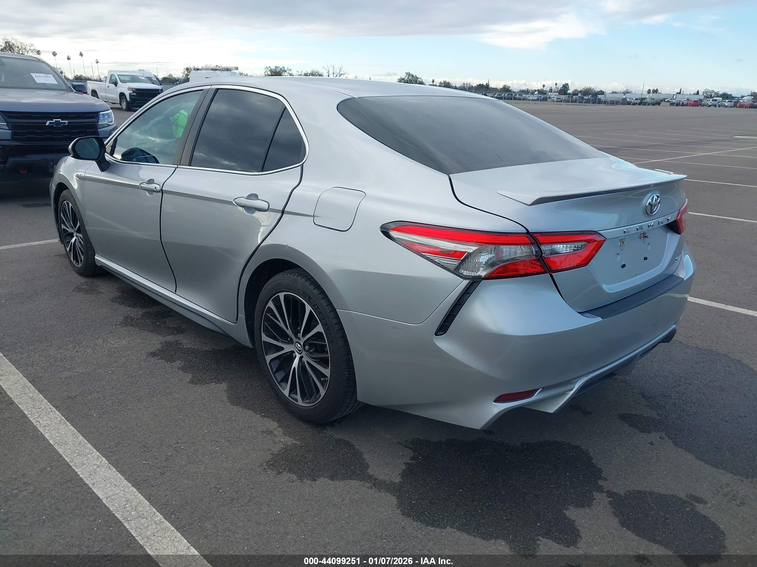 TOYOTA CAMRY image 3
