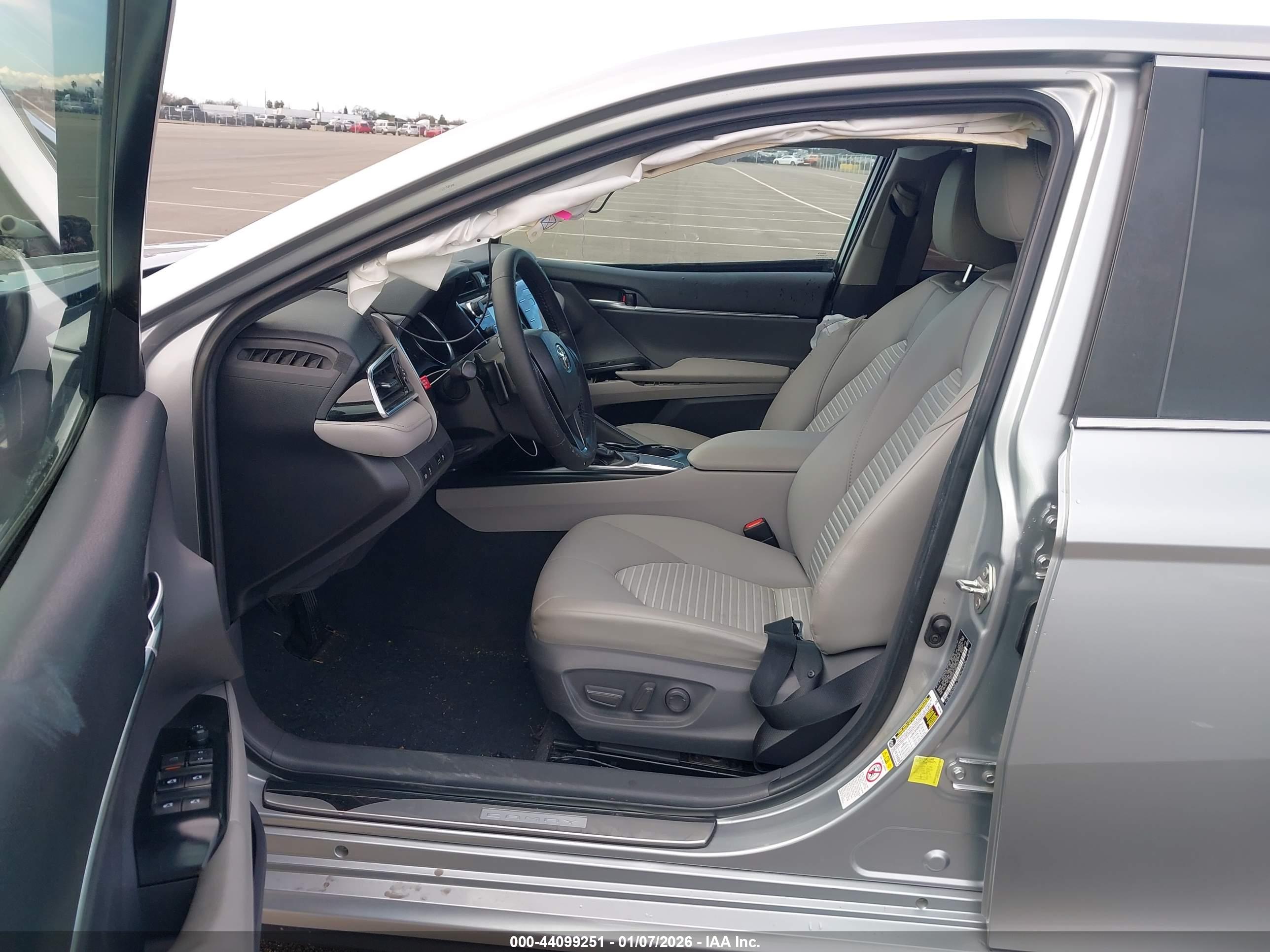 TOYOTA CAMRY image 5