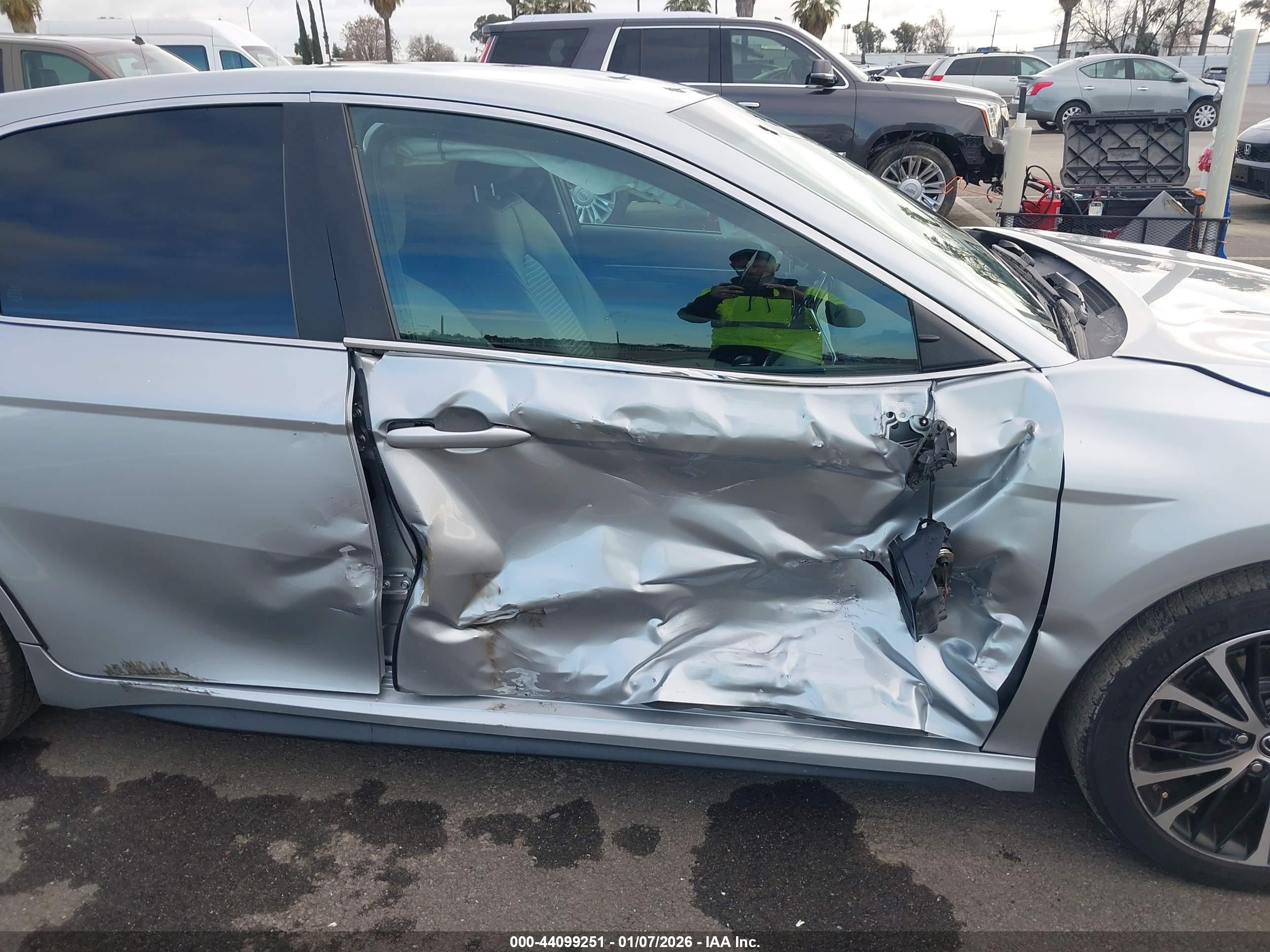 TOYOTA CAMRY image 6