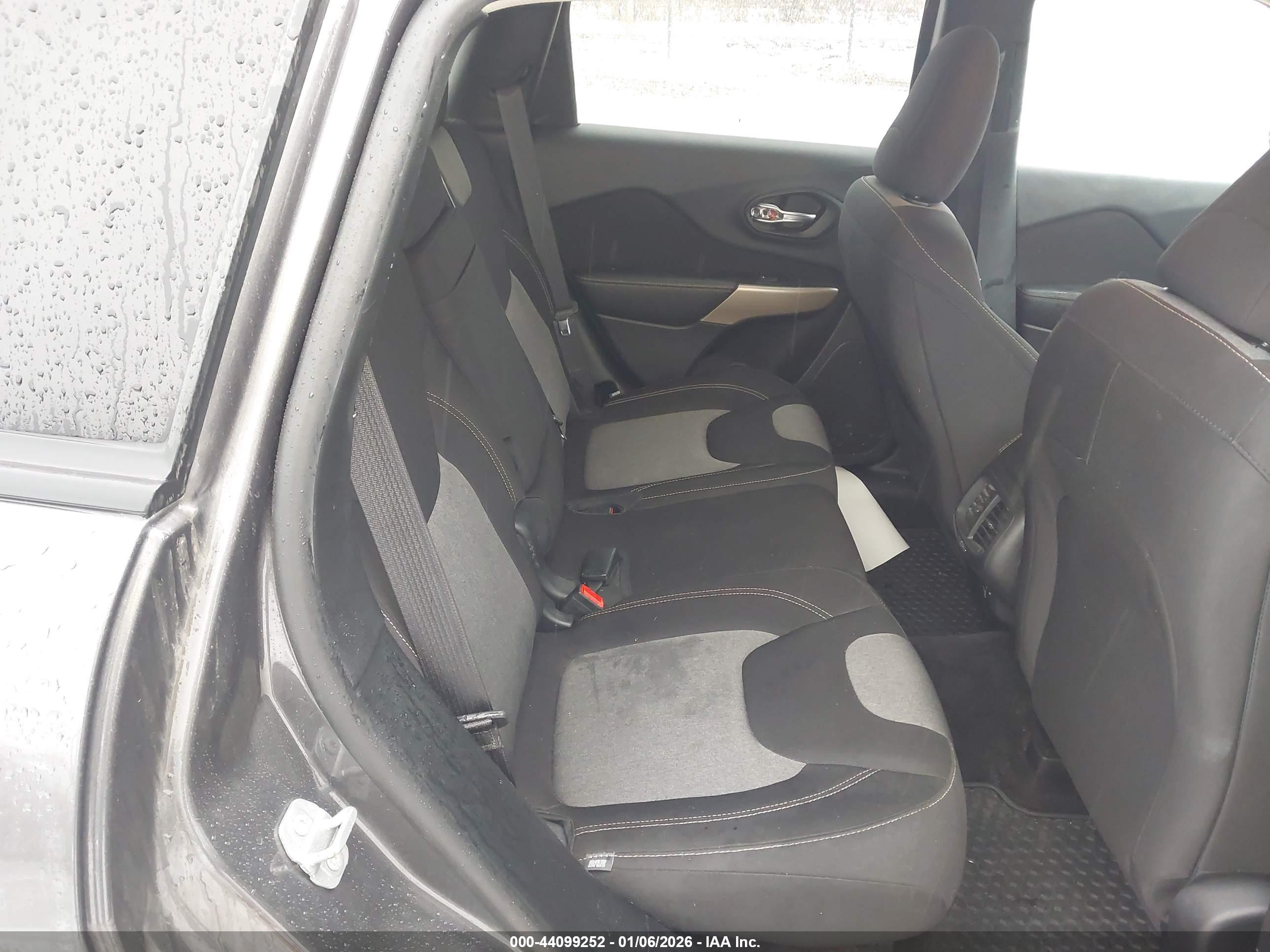 JEEP CHEROKEE image 8