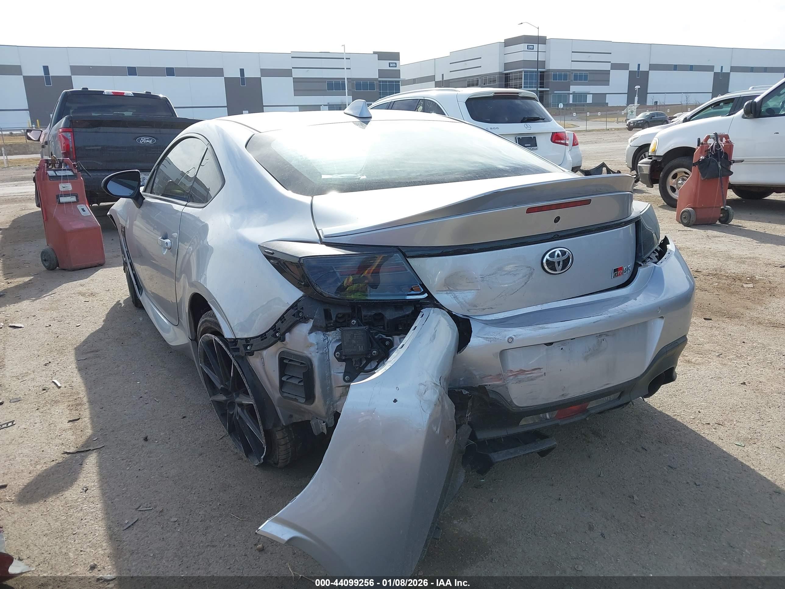 TOYOTA GR86 image 3