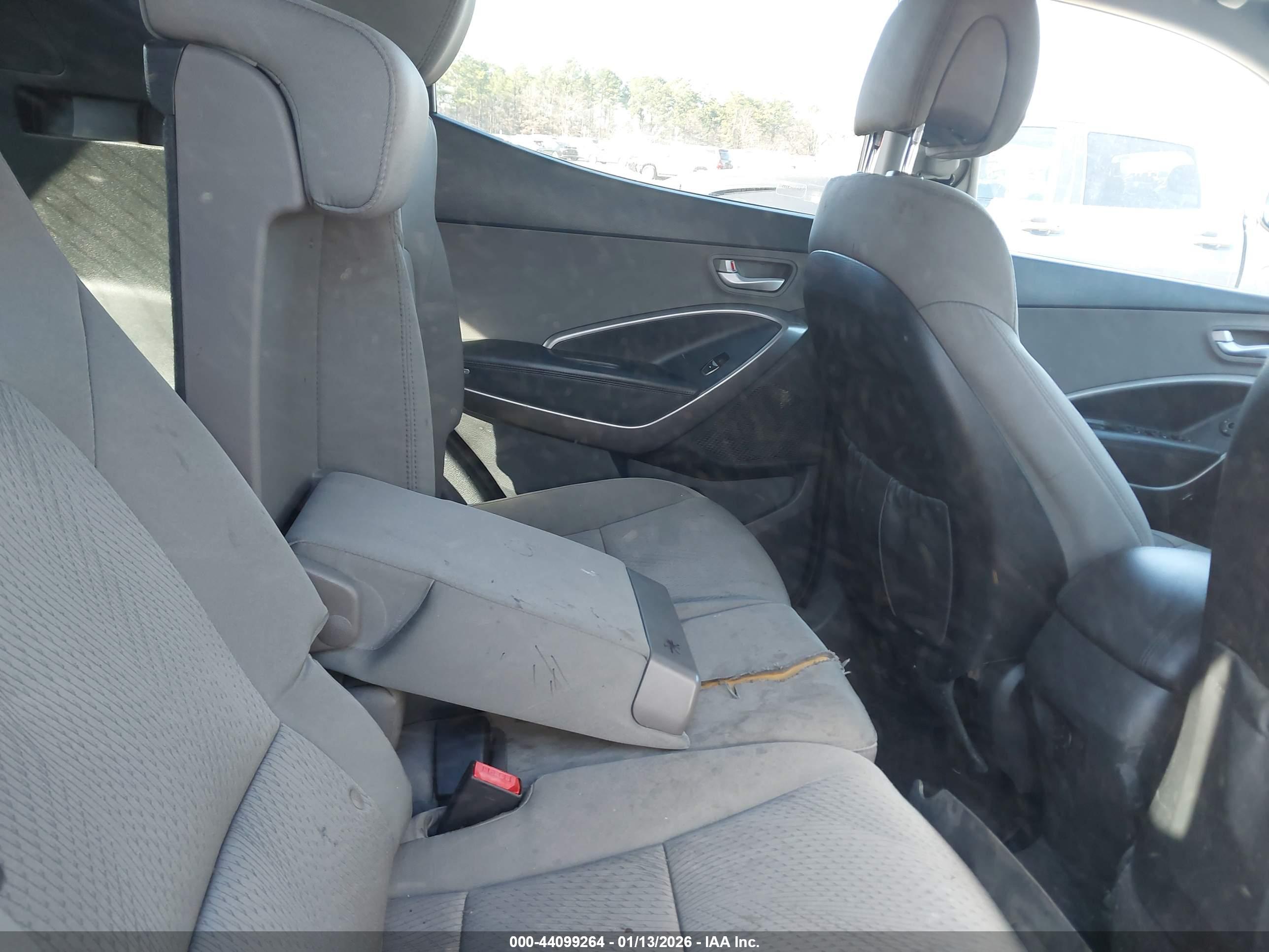 HYUNDAI SANTA image 8