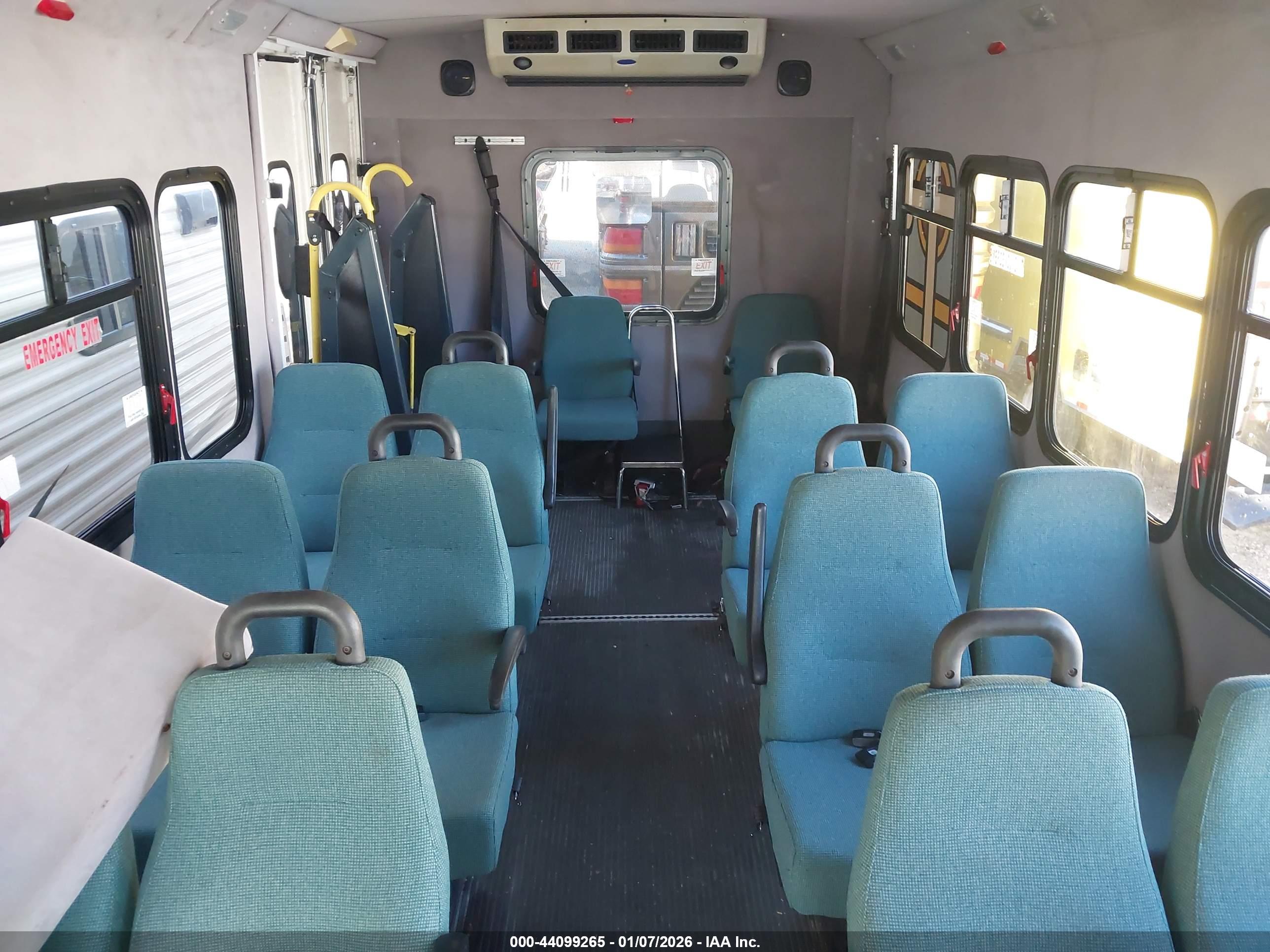 FORD E-450 image 7