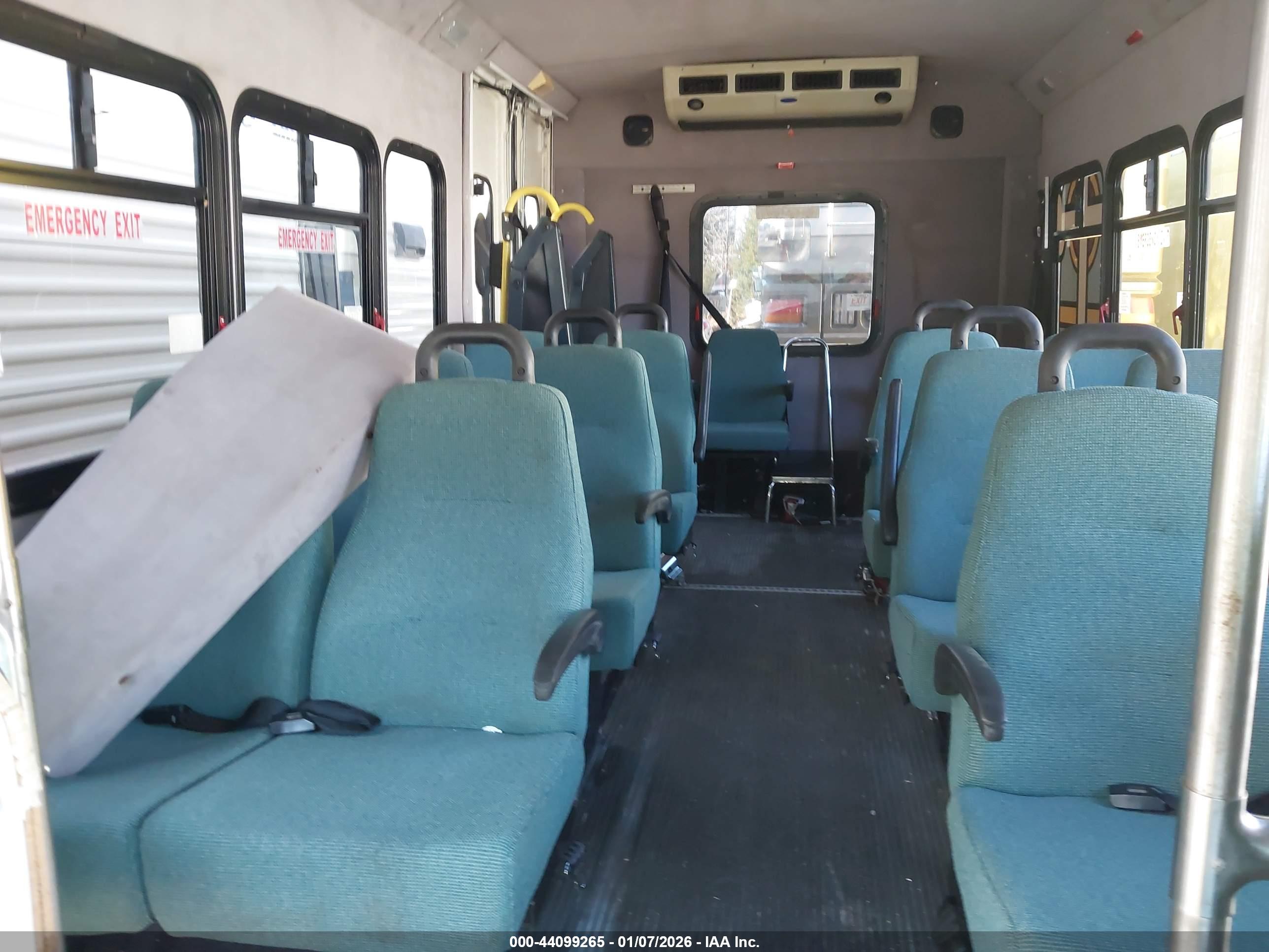 FORD E-450 image 8