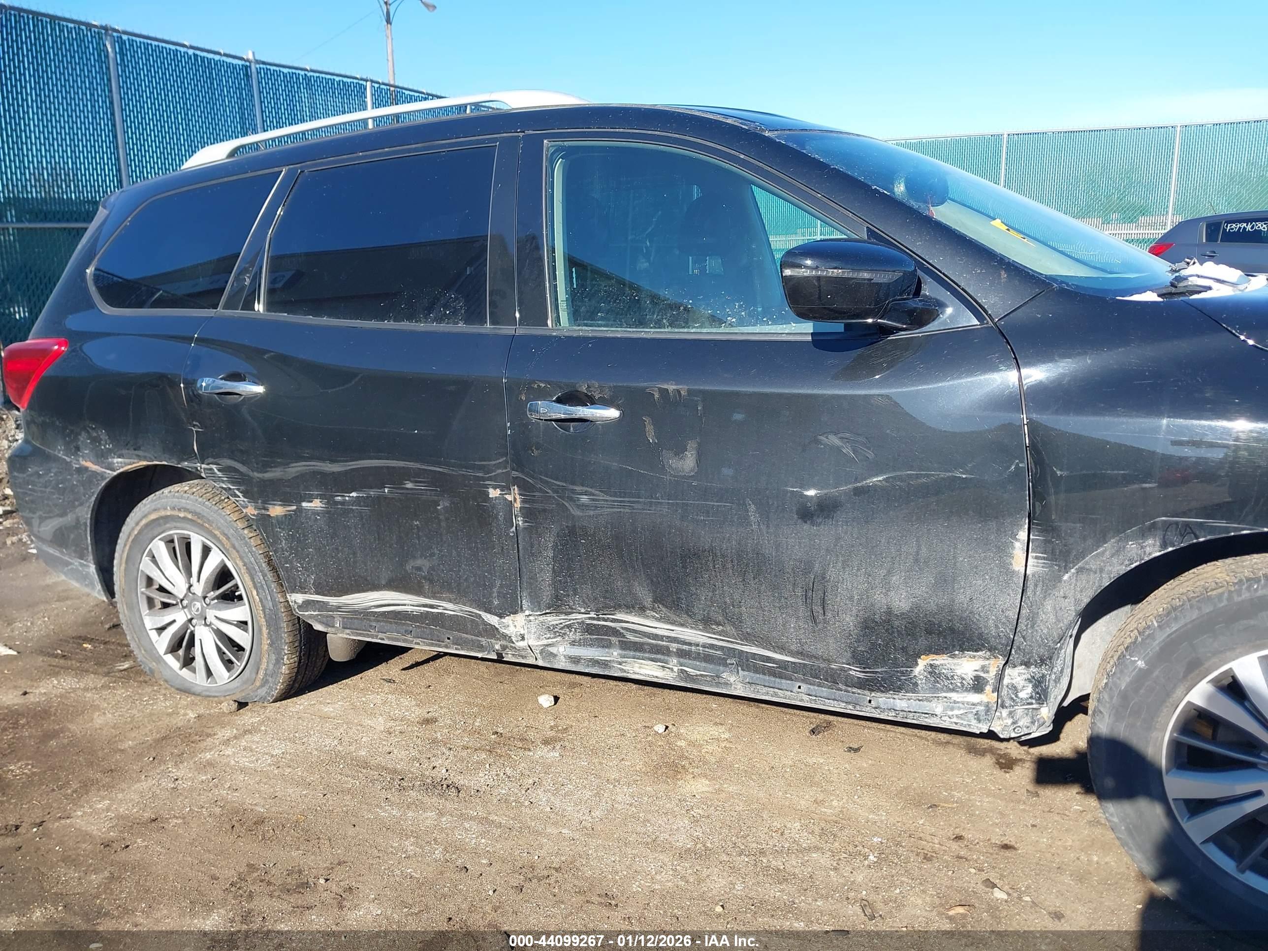 NISSAN PATHFINDER image 6