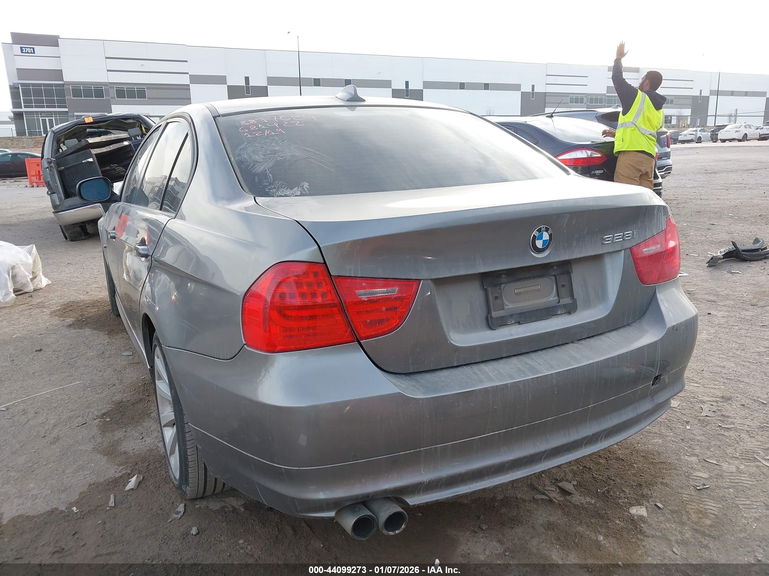 BMW 328I image 3