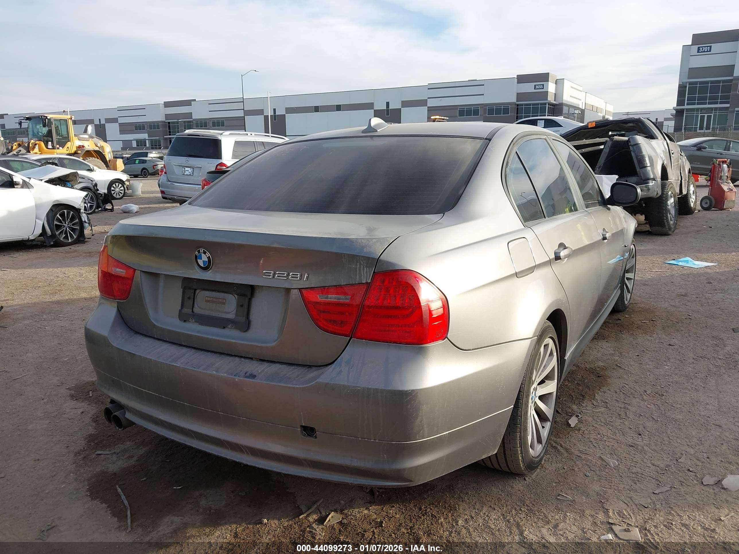 BMW 328I image 4