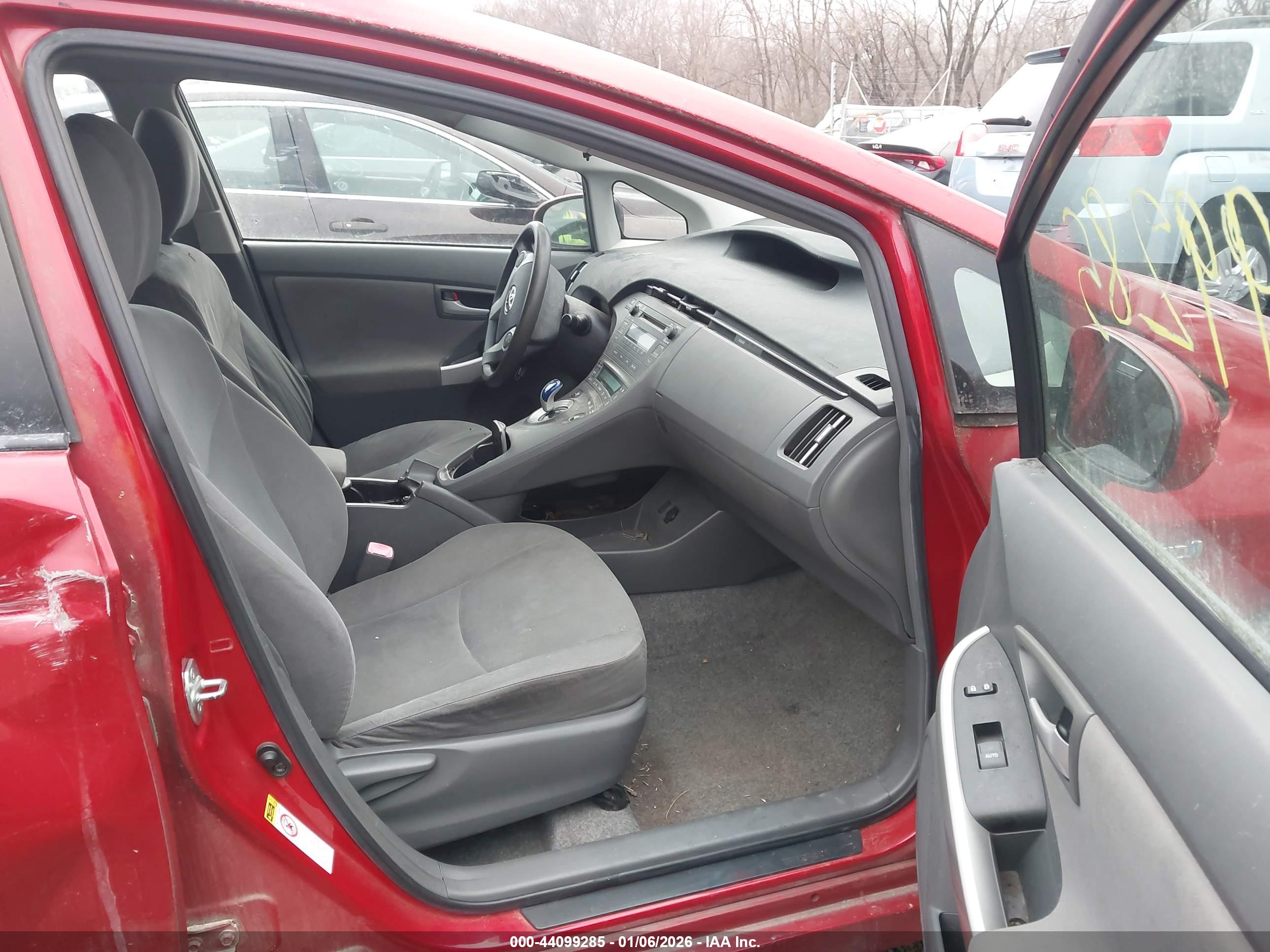 TOYOTA PRIUS image 5