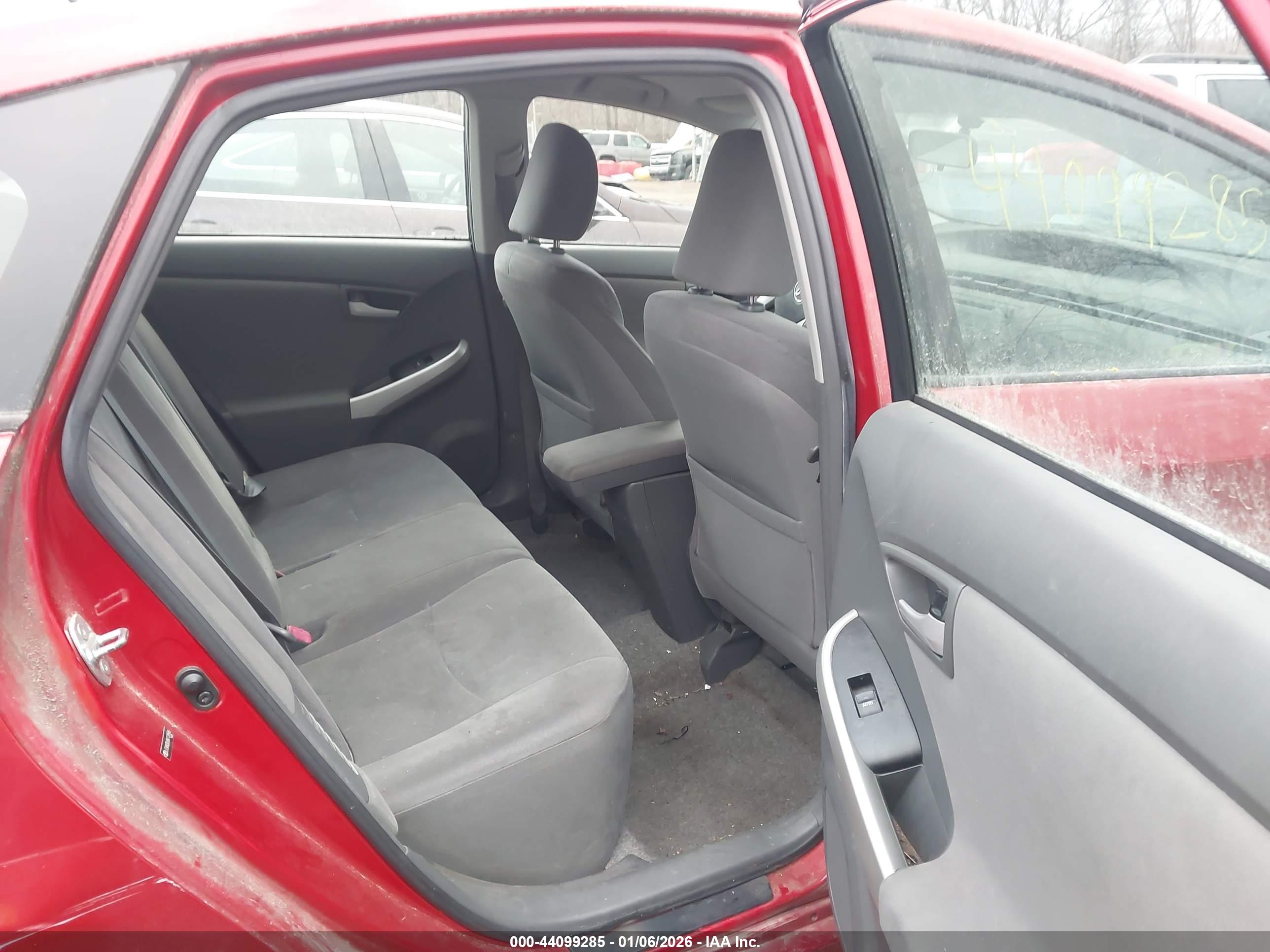 TOYOTA PRIUS image 8