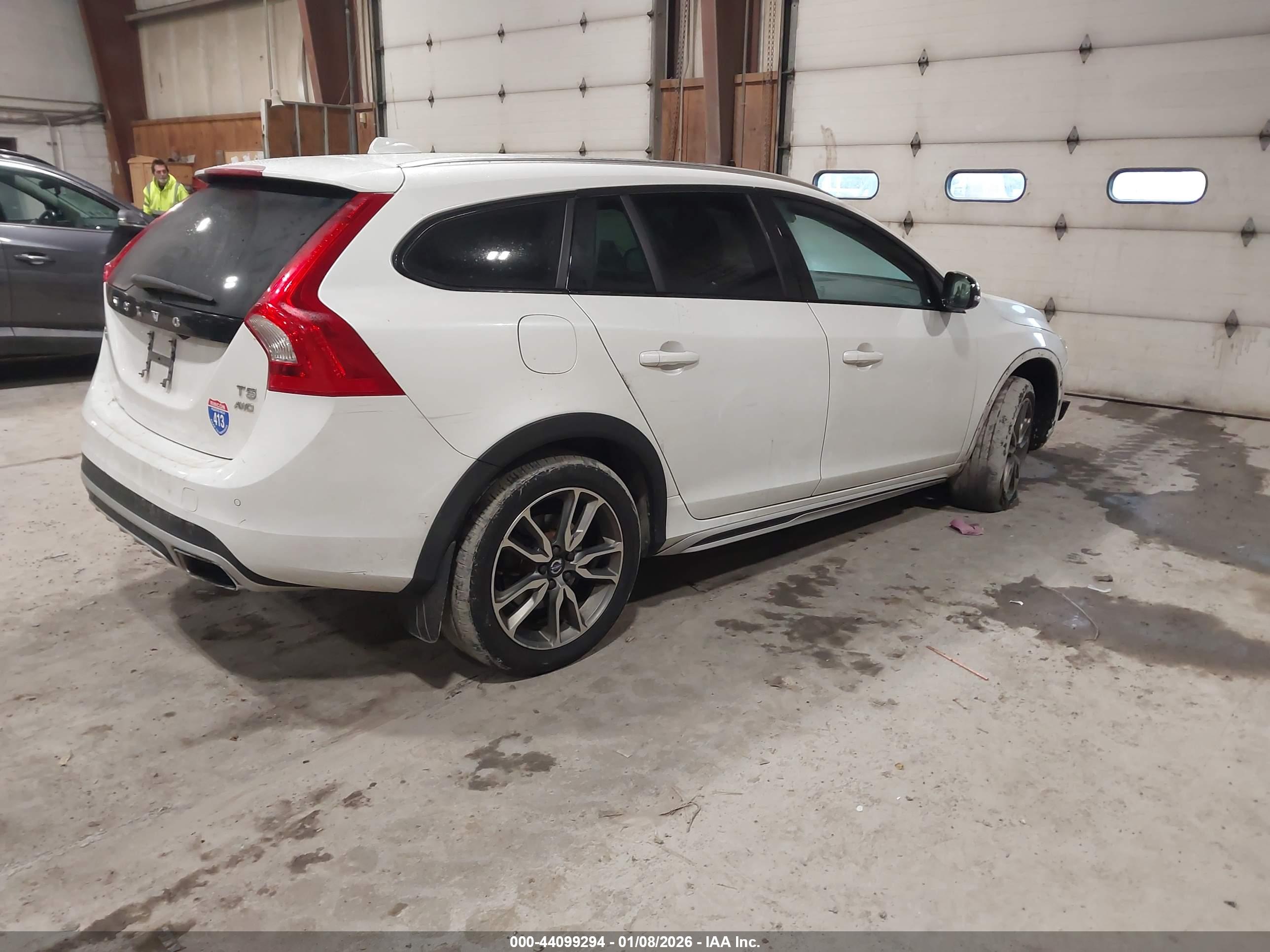 VOLVO V60 image 4