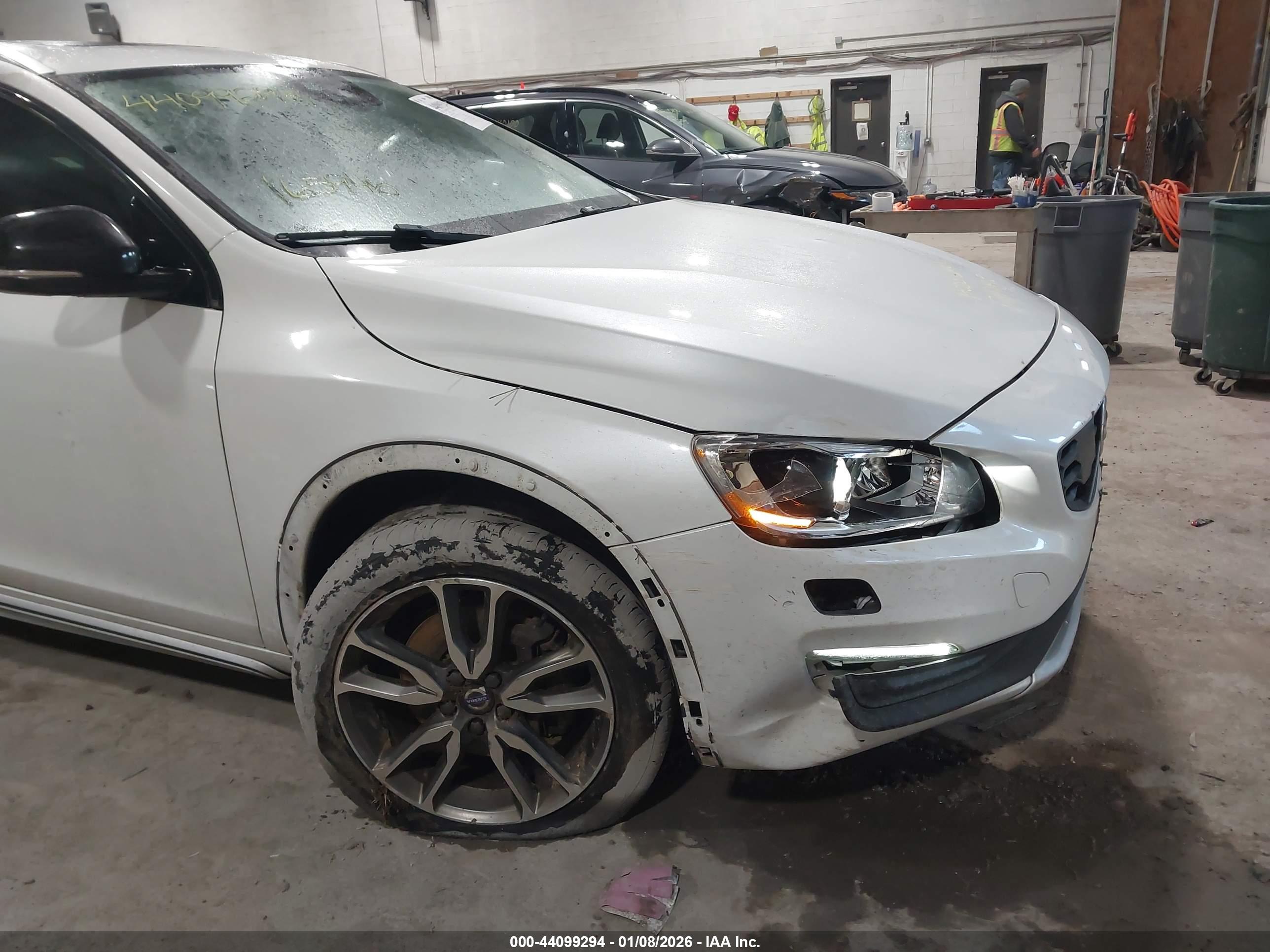 VOLVO V60 image 6