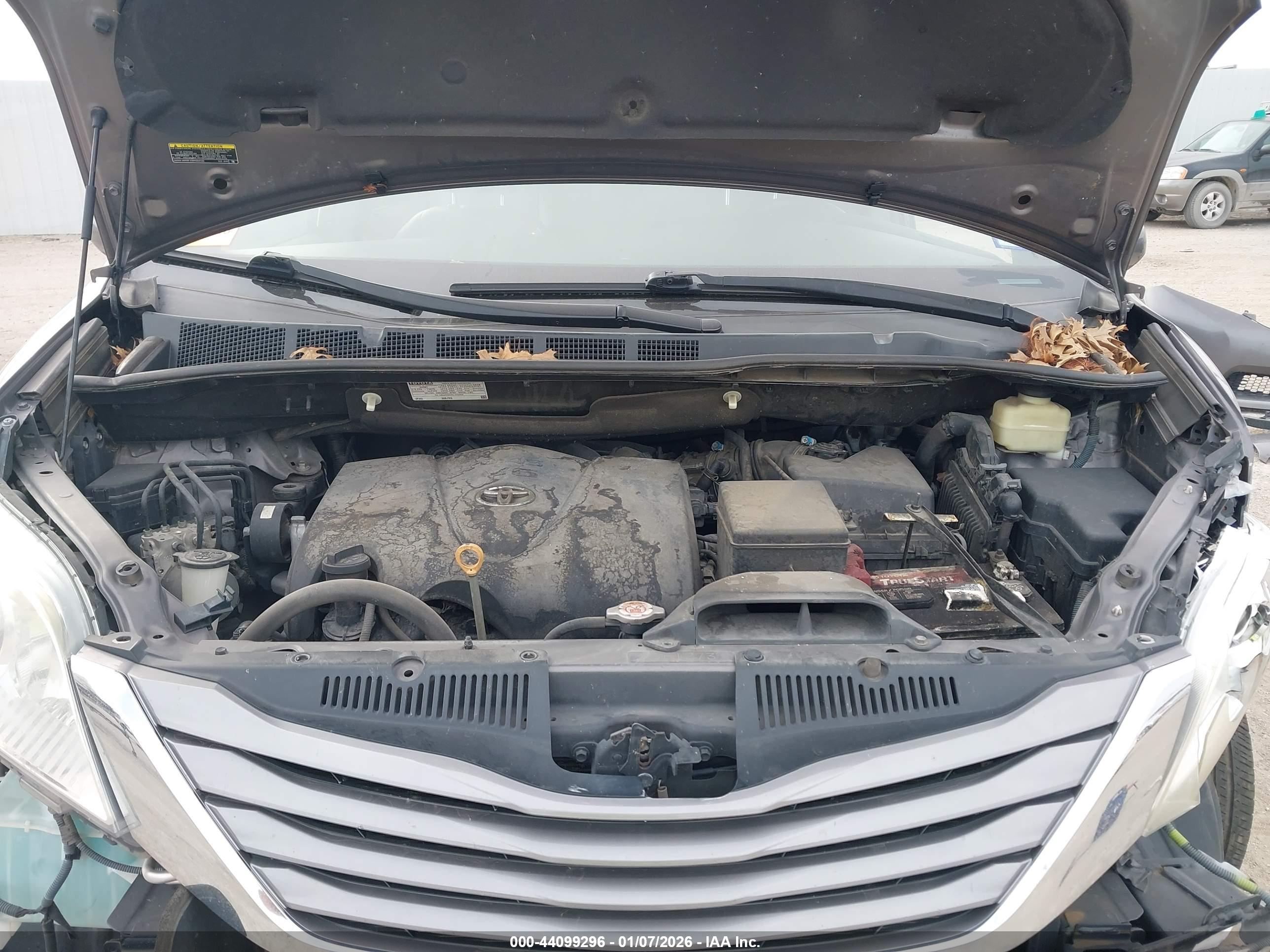 TOYOTA SIENNA image 10