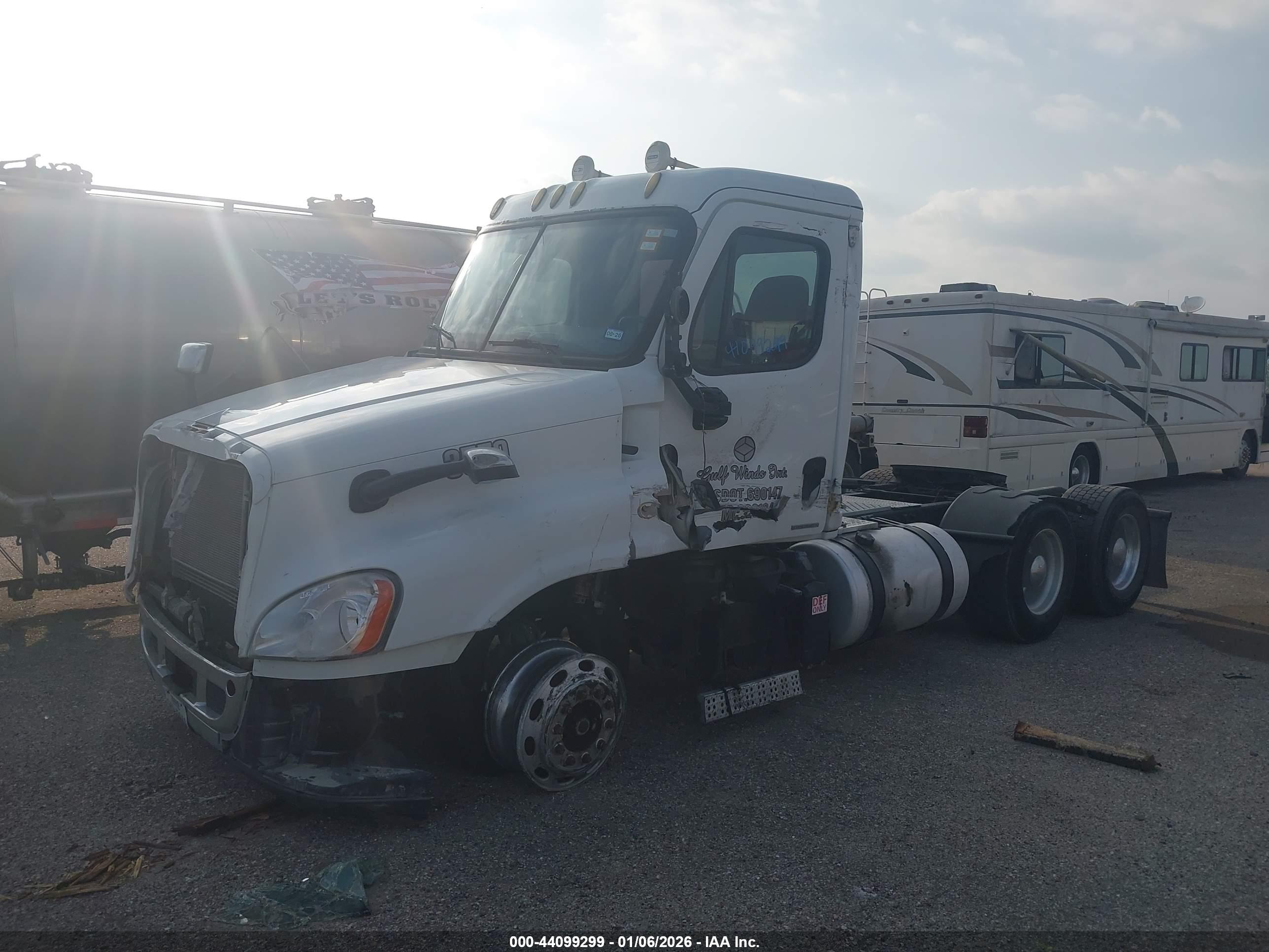 FREIGHTLINER CASCADIA image 2