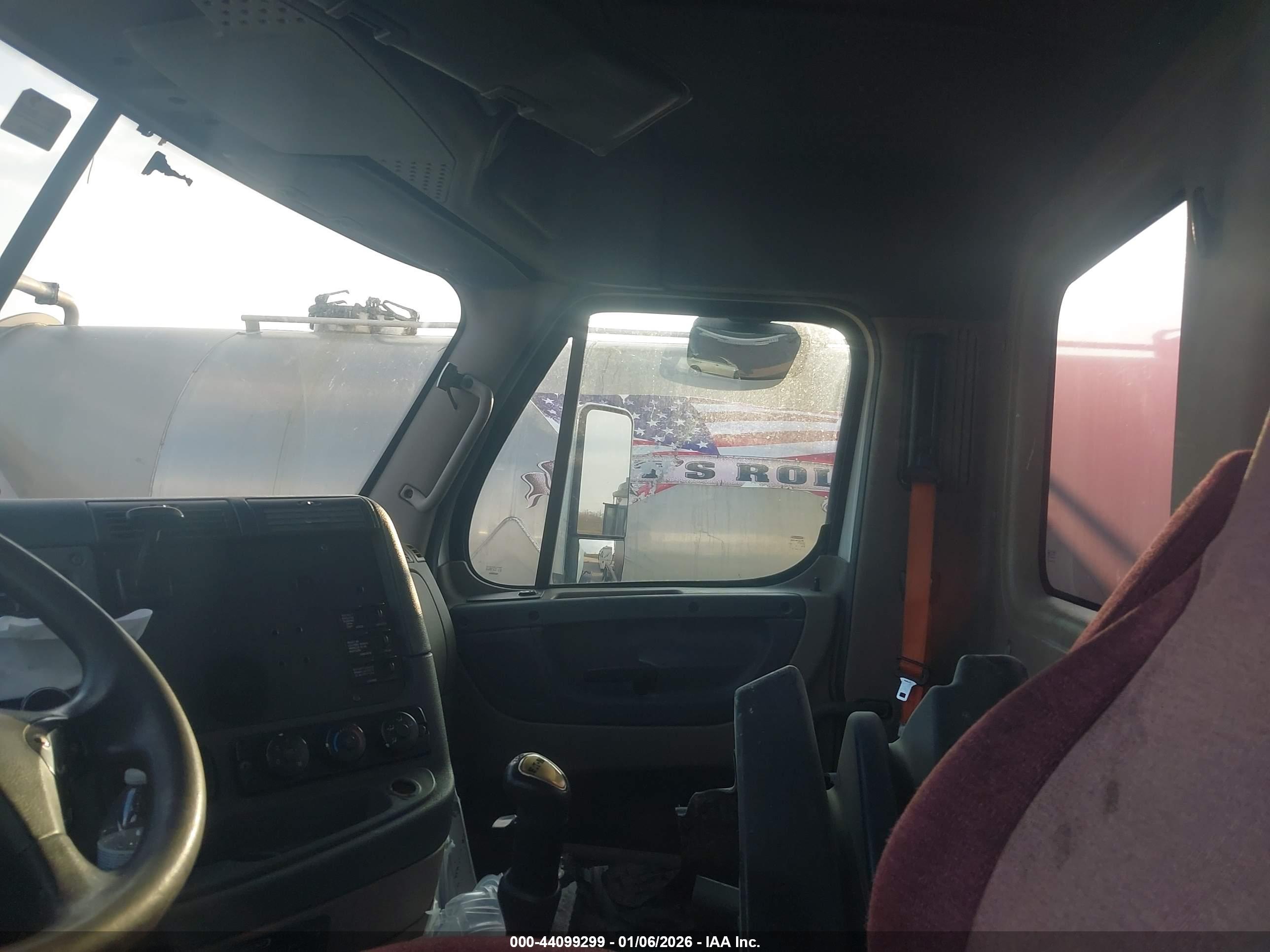 FREIGHTLINER CASCADIA image 8