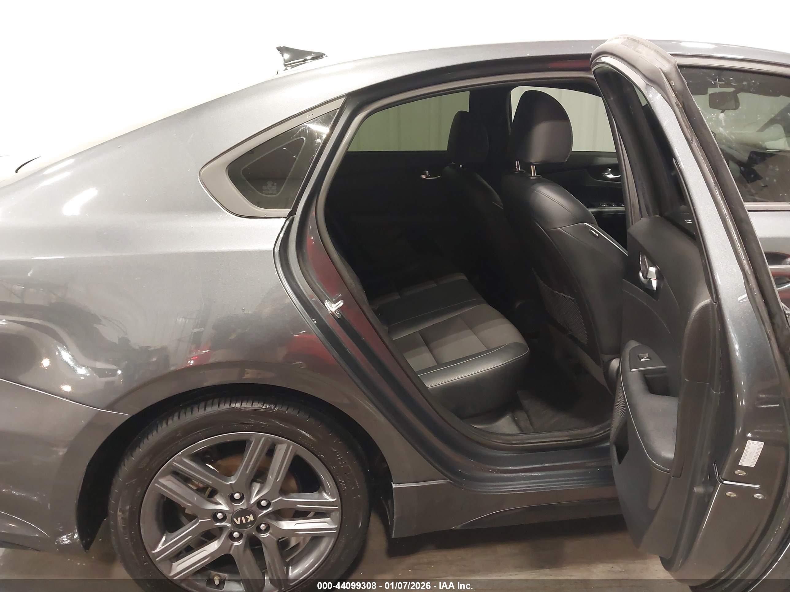 KIA FORTE image 8