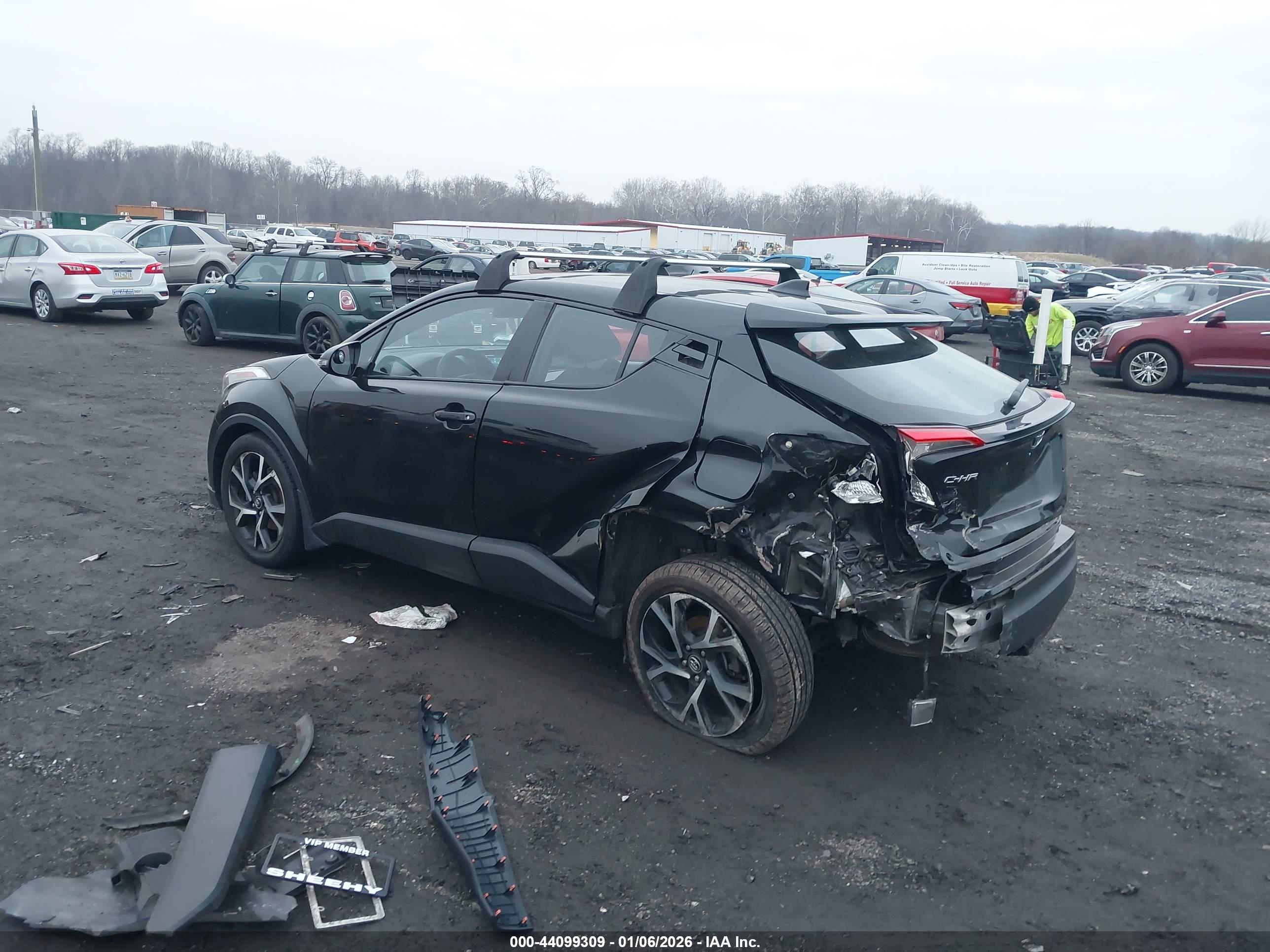 TOYOTA C-HR image 3