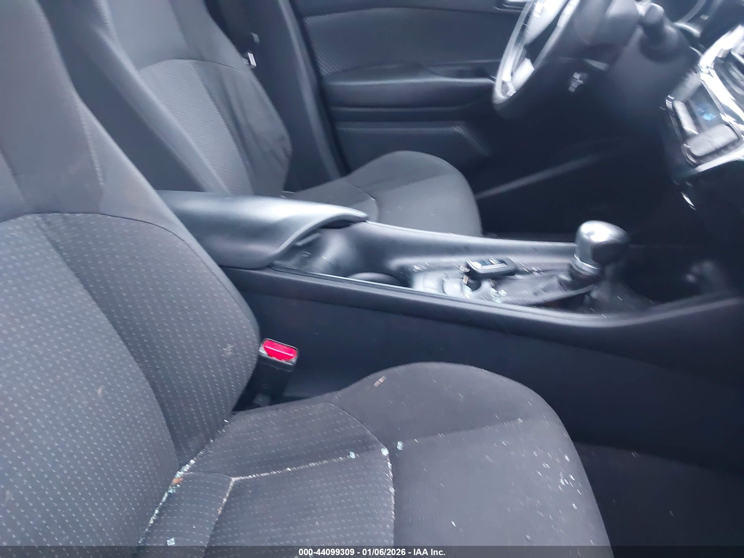 TOYOTA C-HR image 5