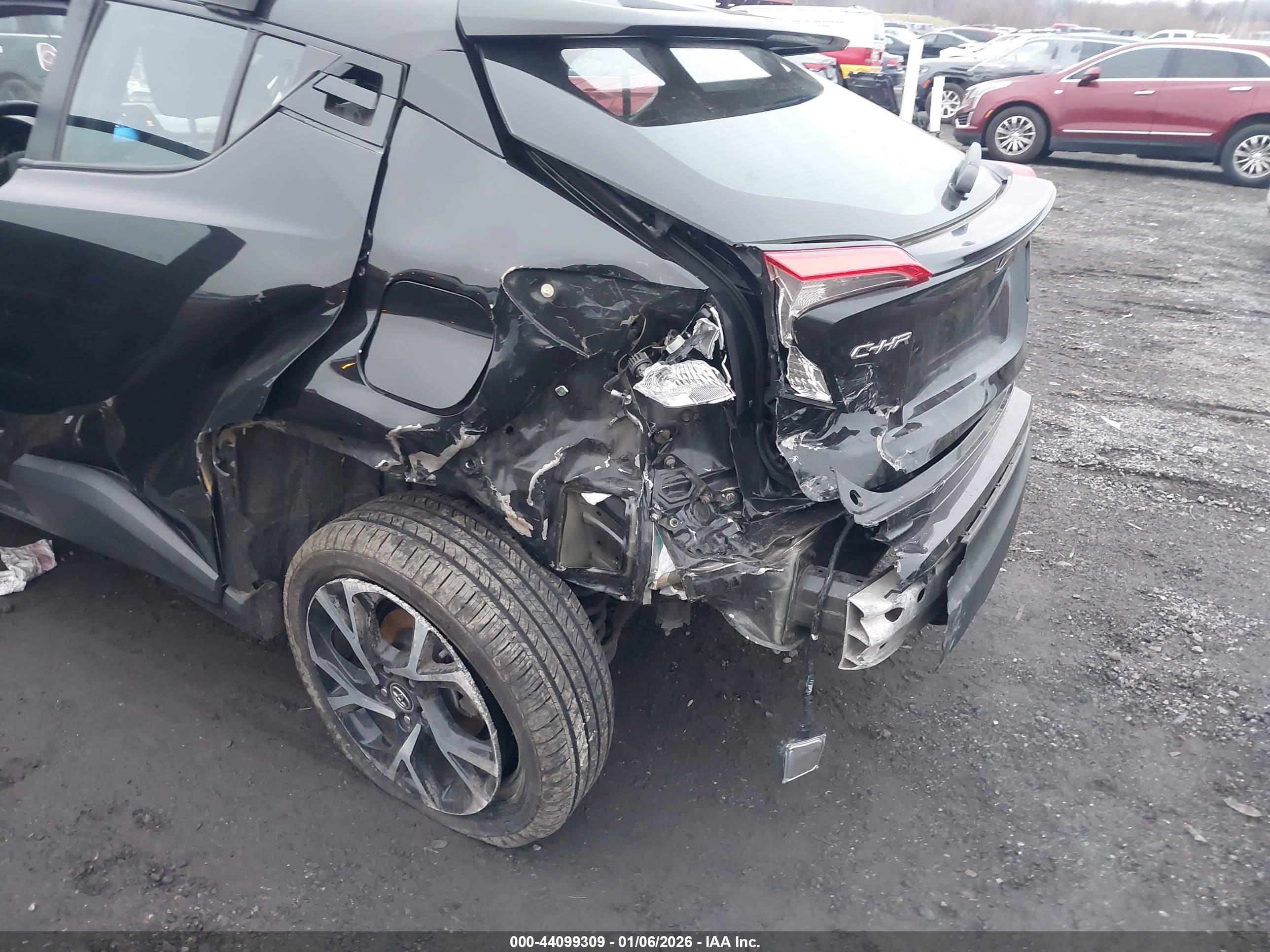 TOYOTA C-HR image 6