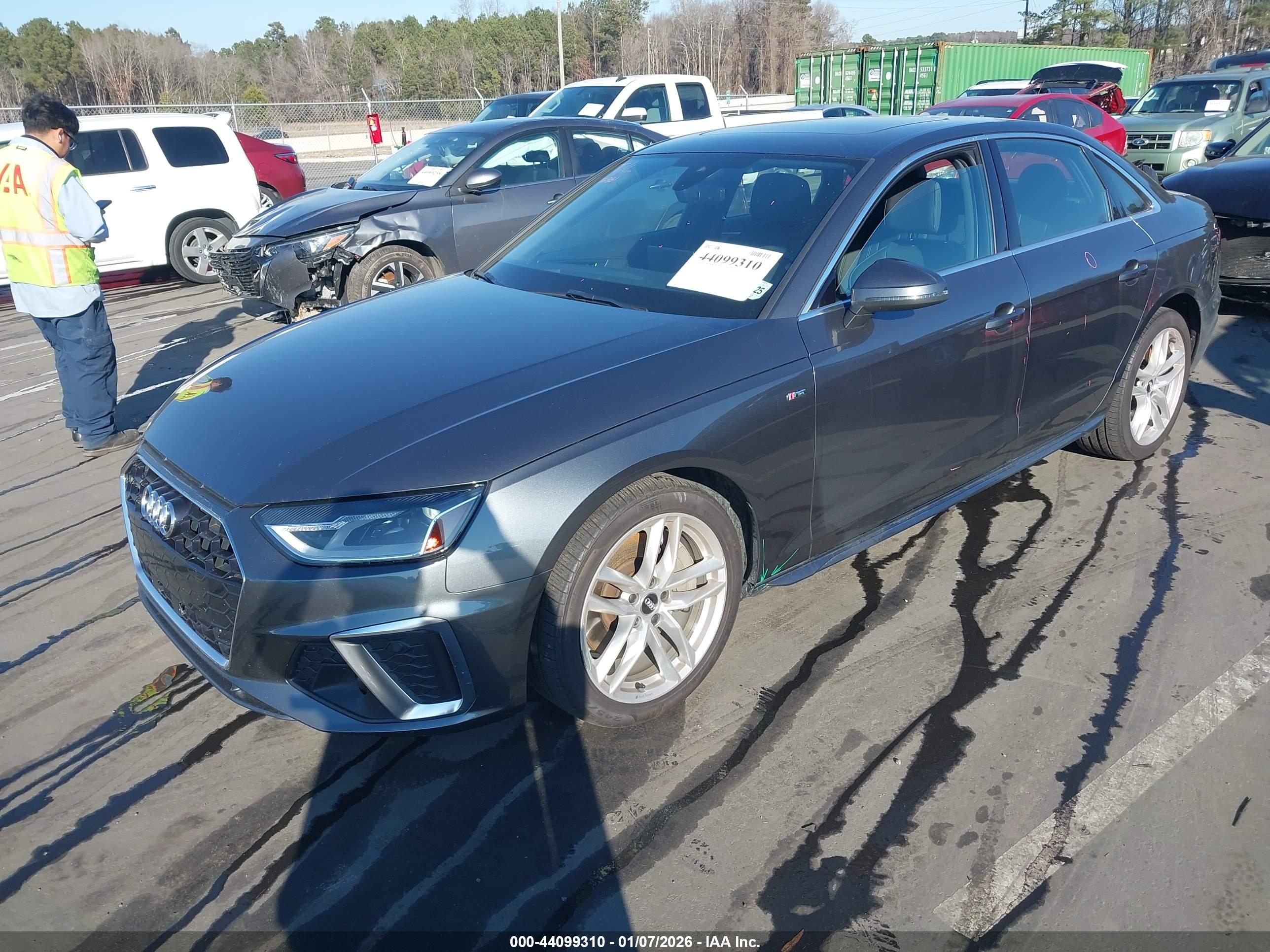 AUDI A4 image 2