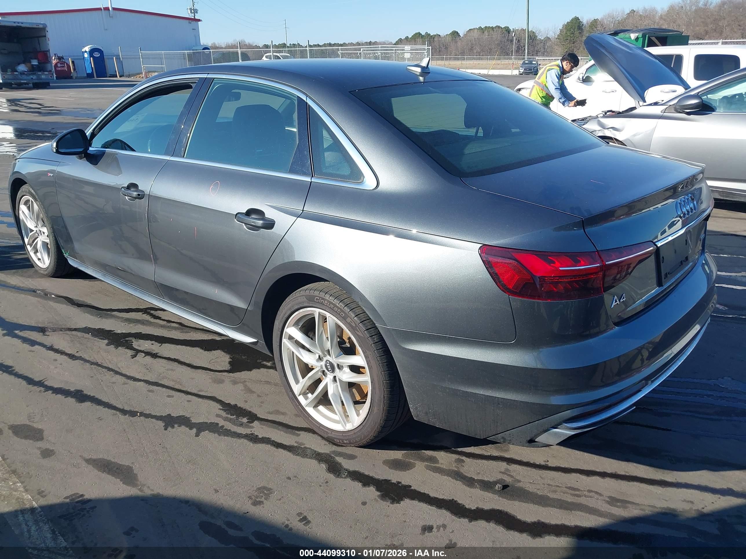 AUDI A4 image 3