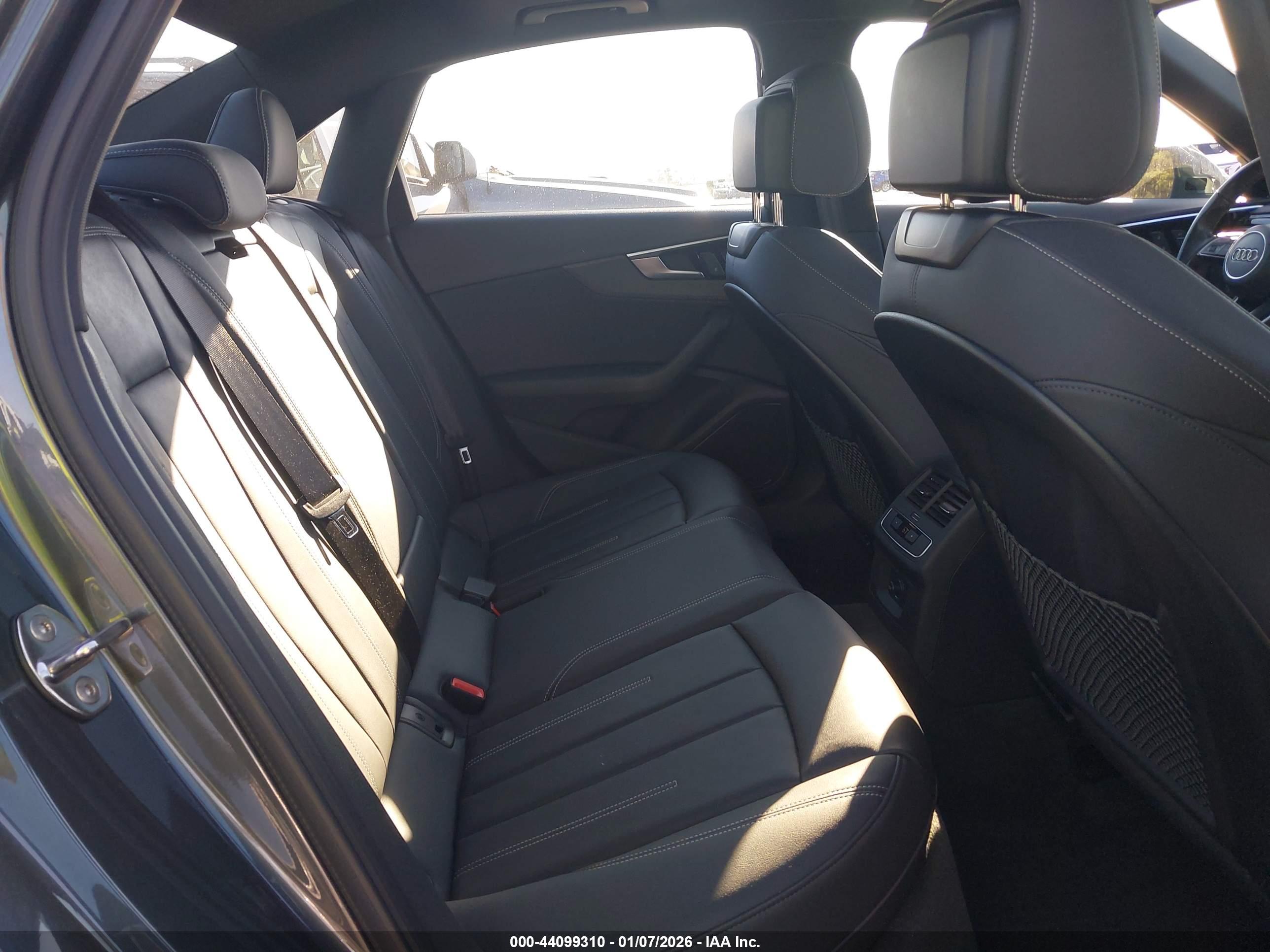 AUDI A4 image 8