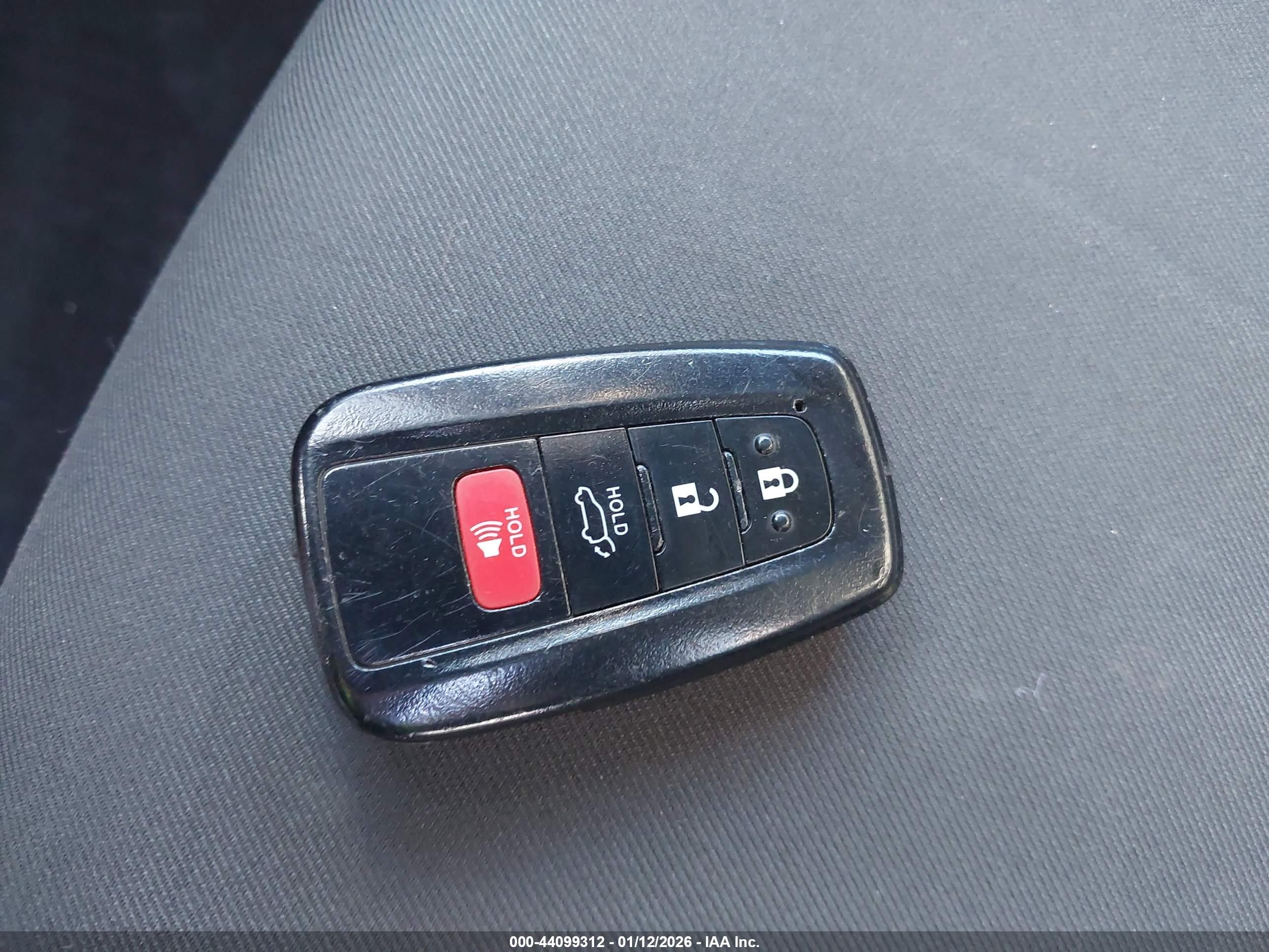 TOYOTA RAV4 image 11