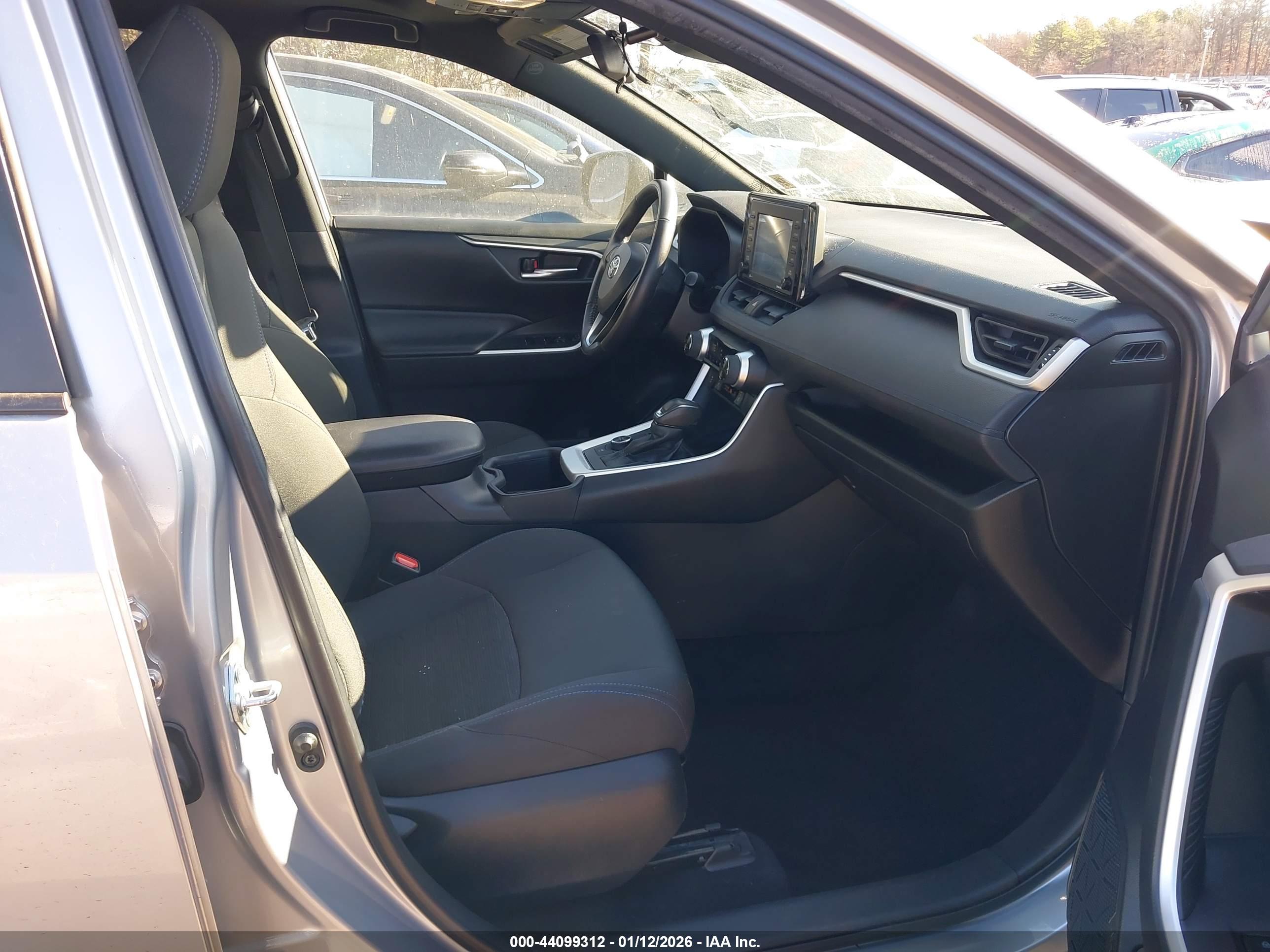 TOYOTA RAV4 image 5