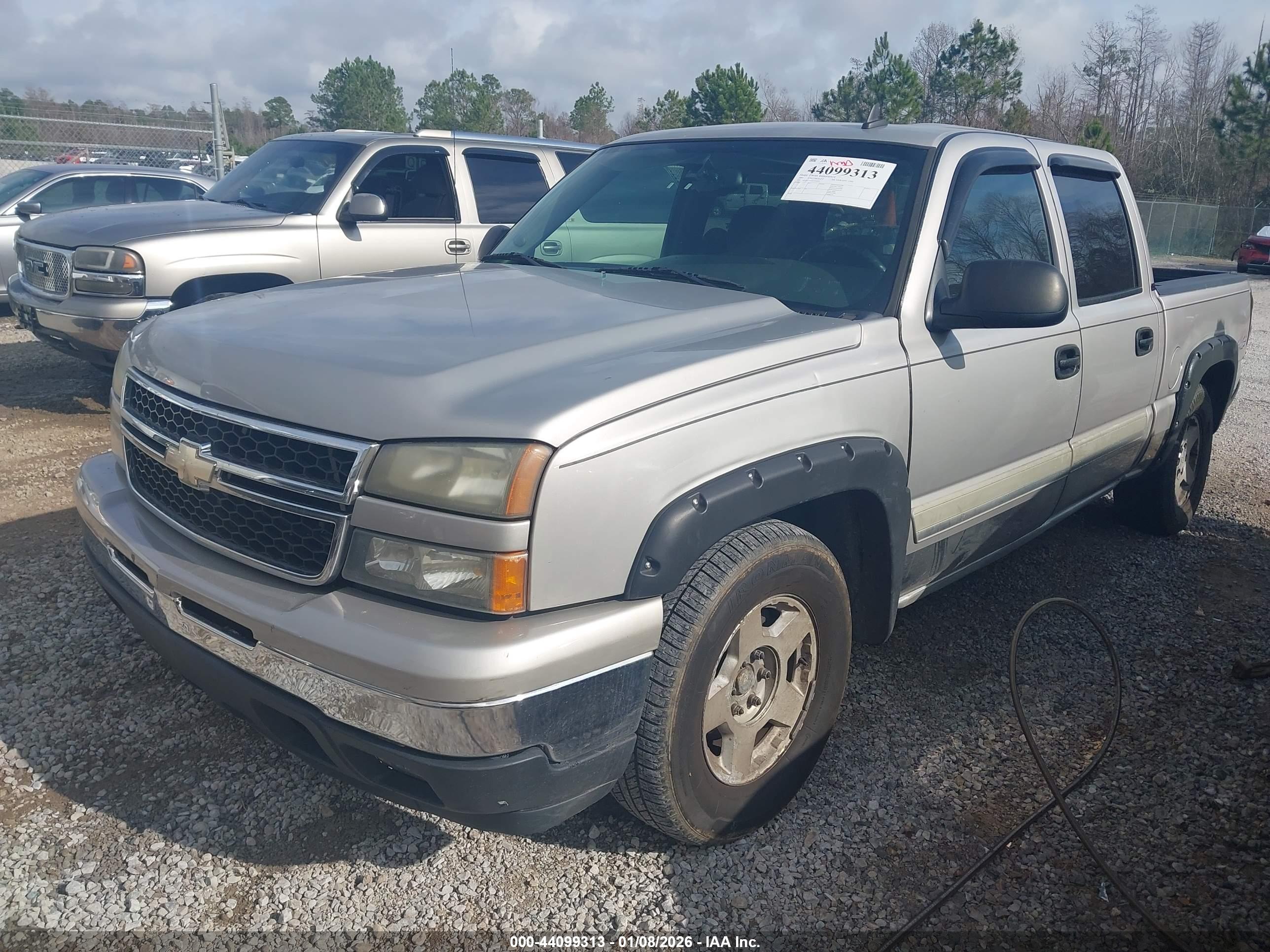 CHEVROLET SILVERADO image 2