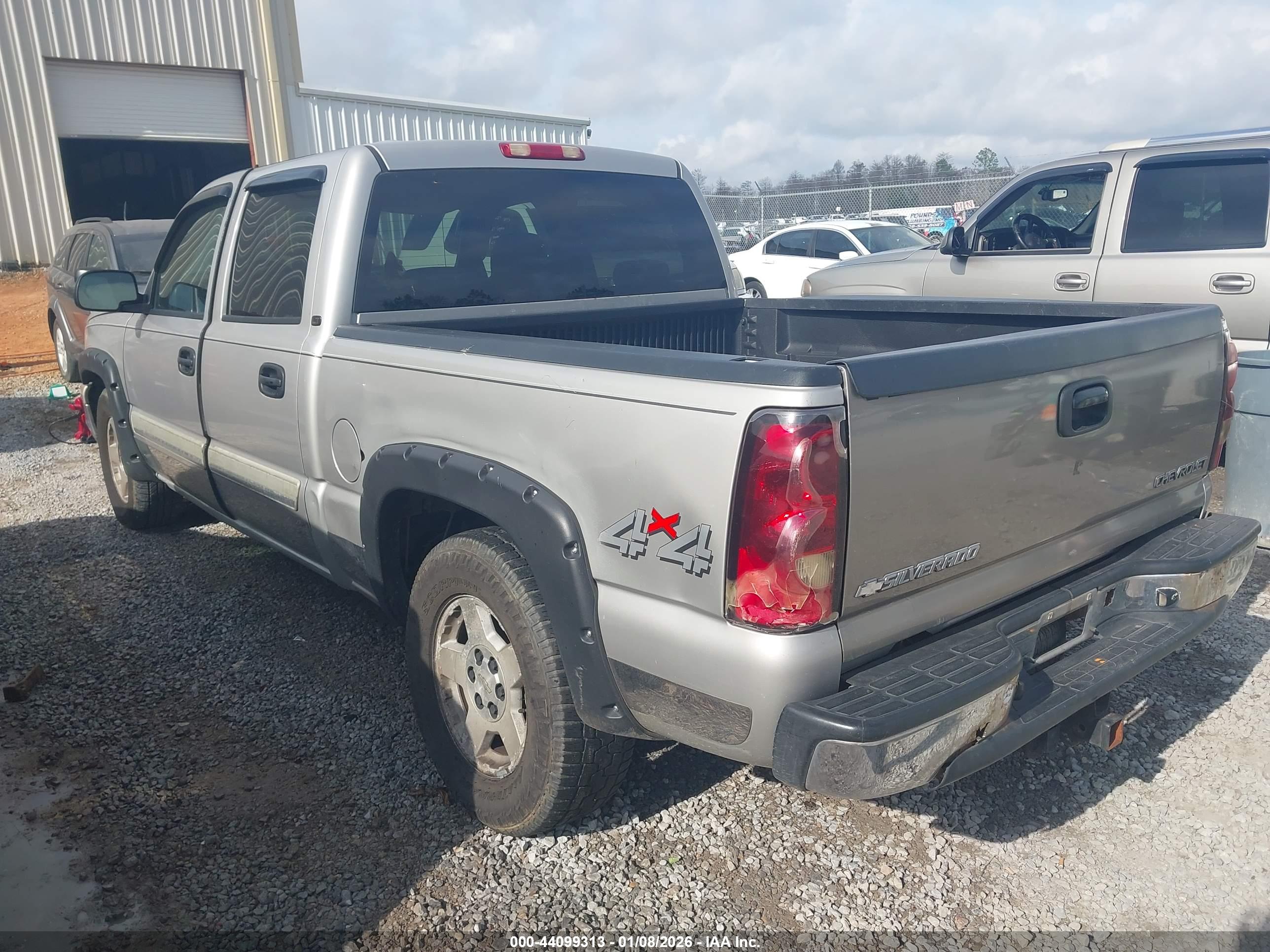 CHEVROLET SILVERADO image 3