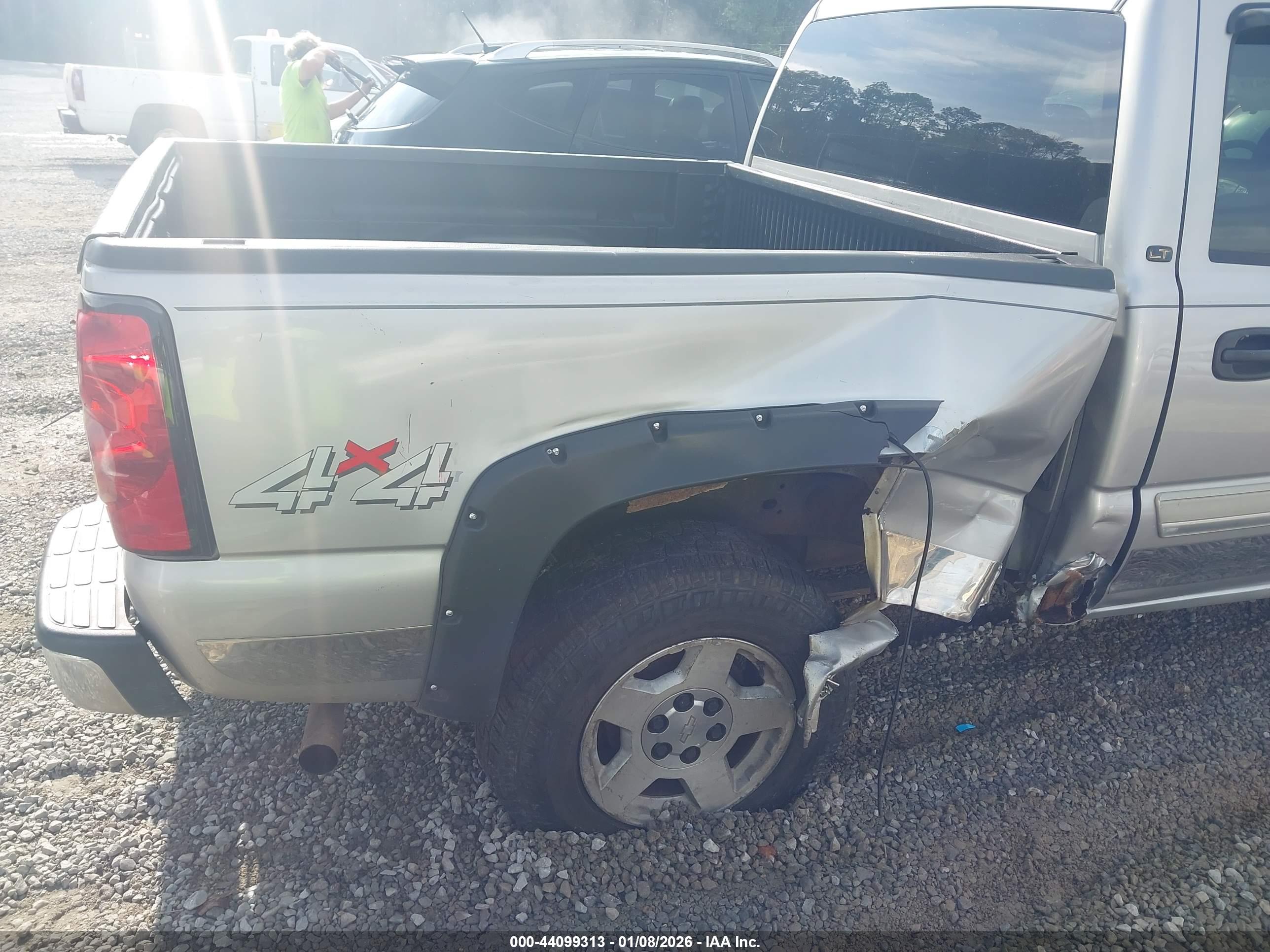CHEVROLET SILVERADO image 6