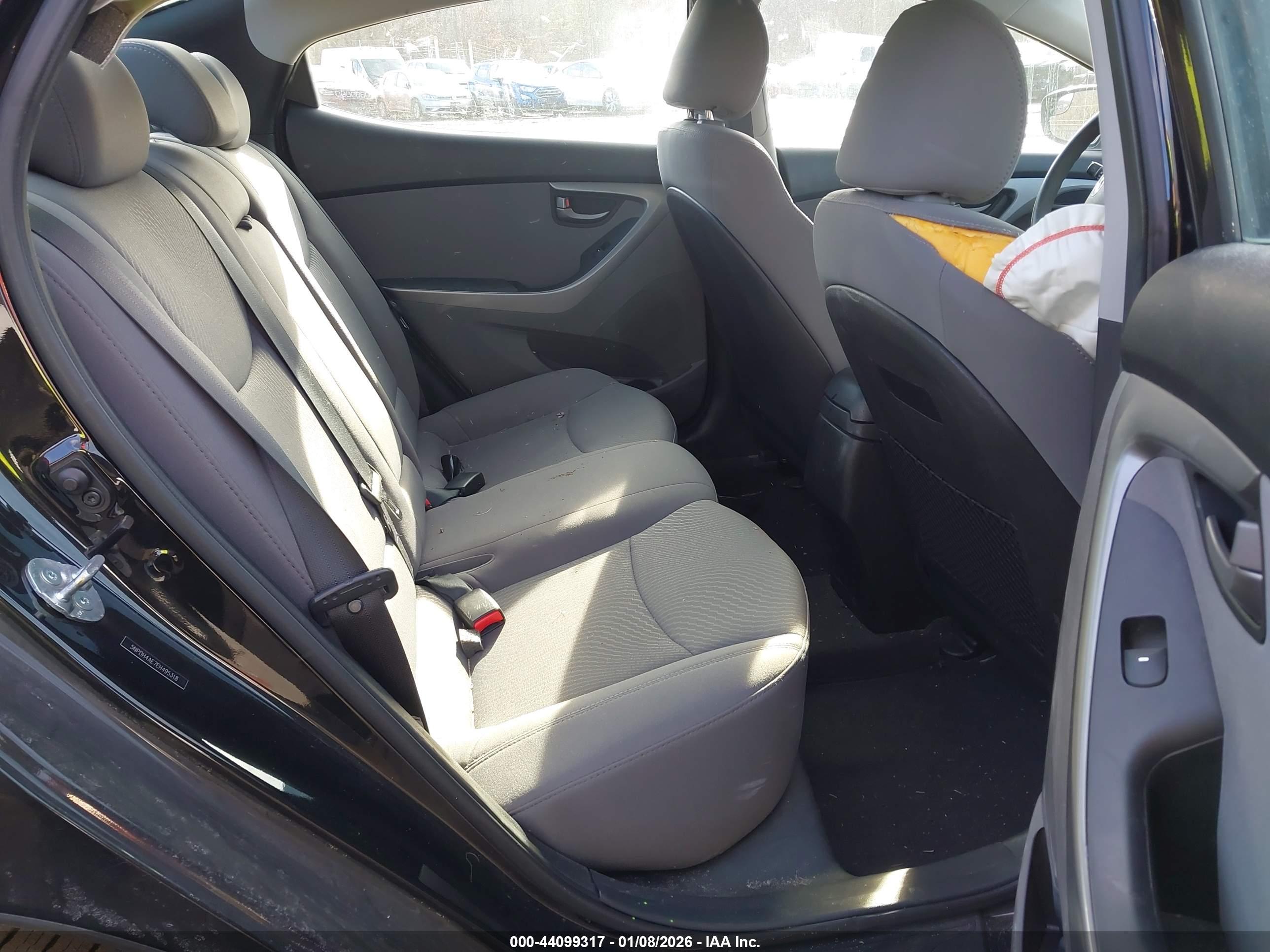 HYUNDAI ELANTRA image 8
