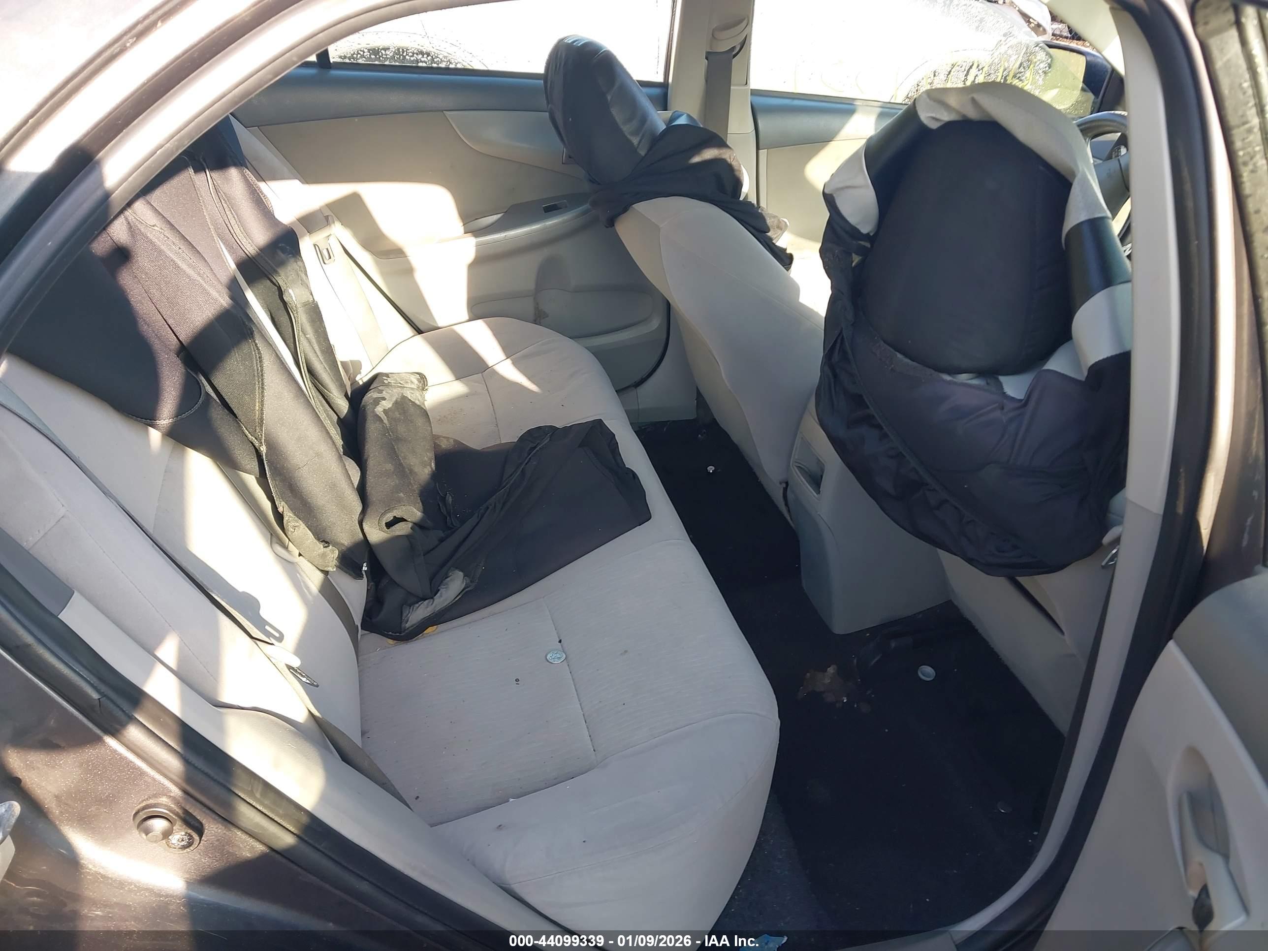 TOYOTA COROLLA image 8