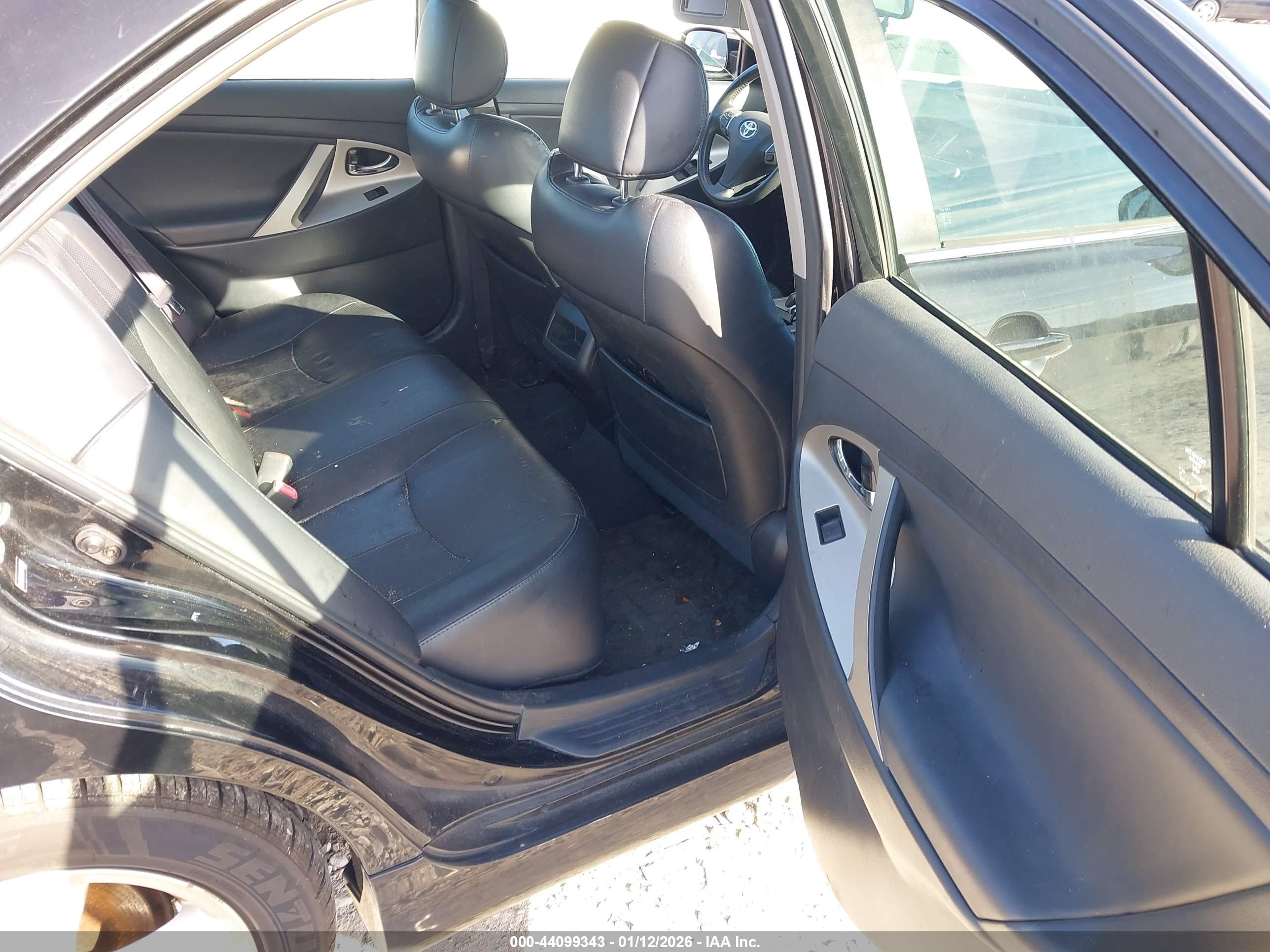 TOYOTA CAMRY image 8