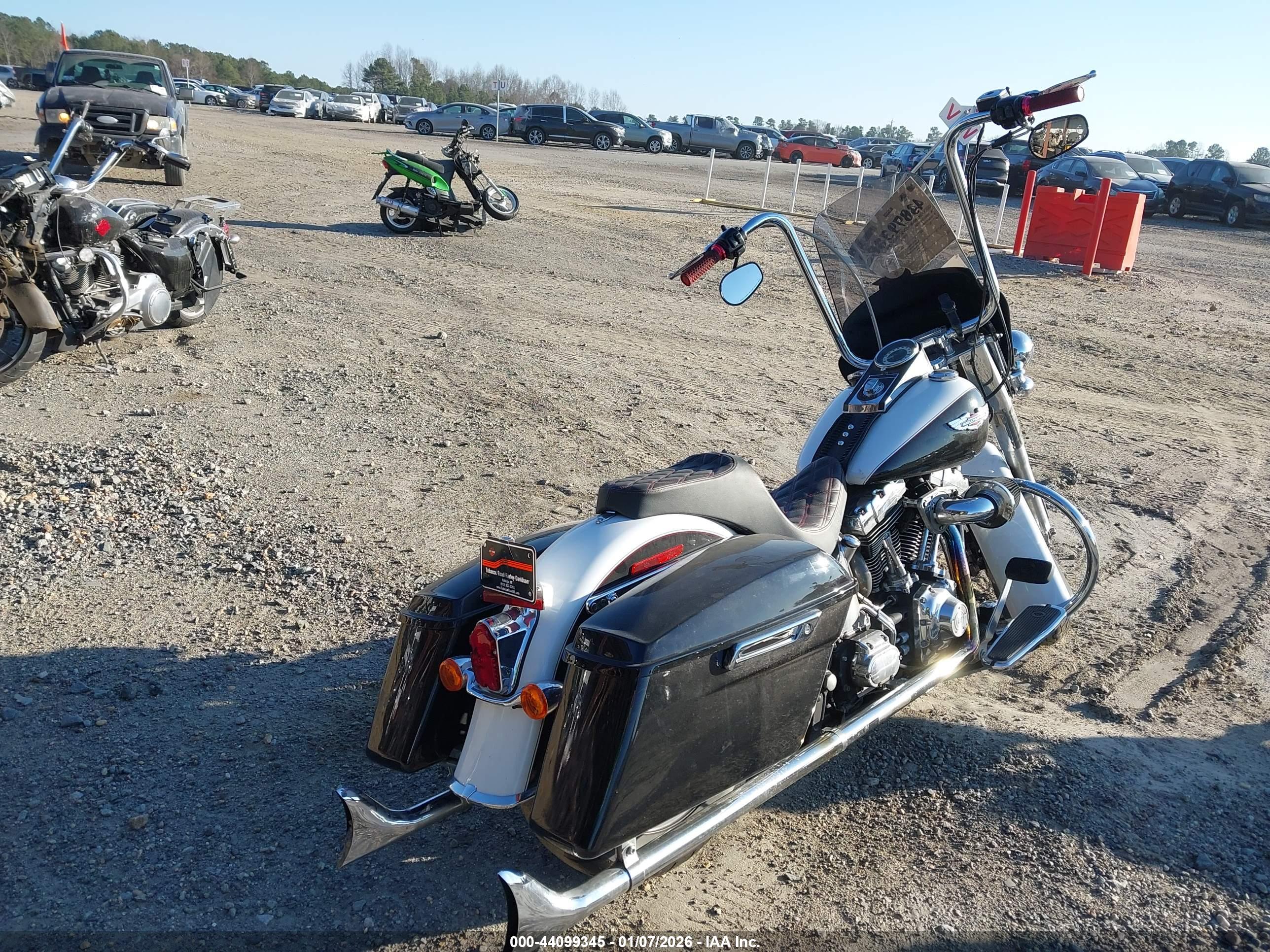 HARLEY-DAVIDSON FLSTNI image 4