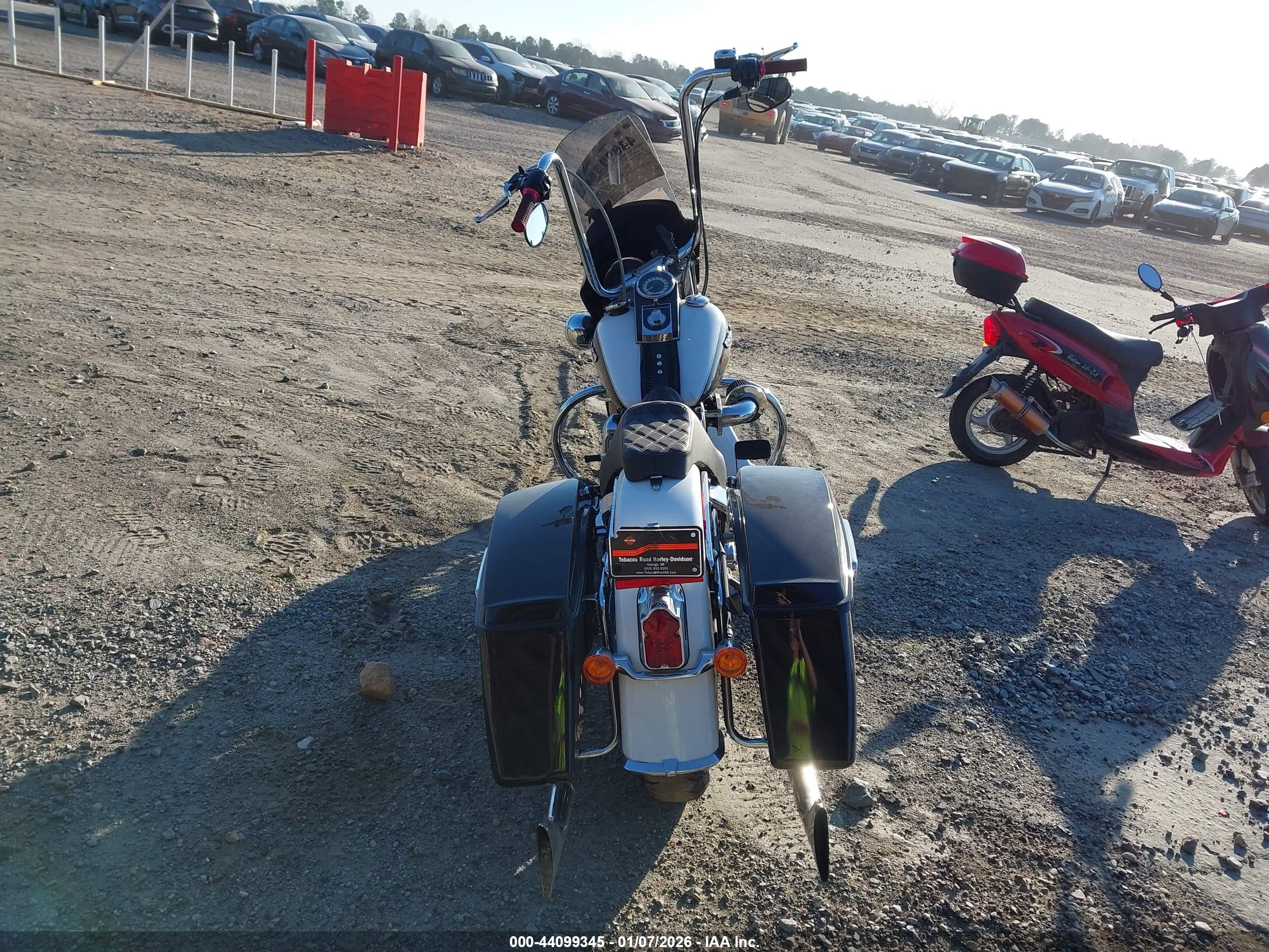 HARLEY-DAVIDSON FLSTNI image 6
