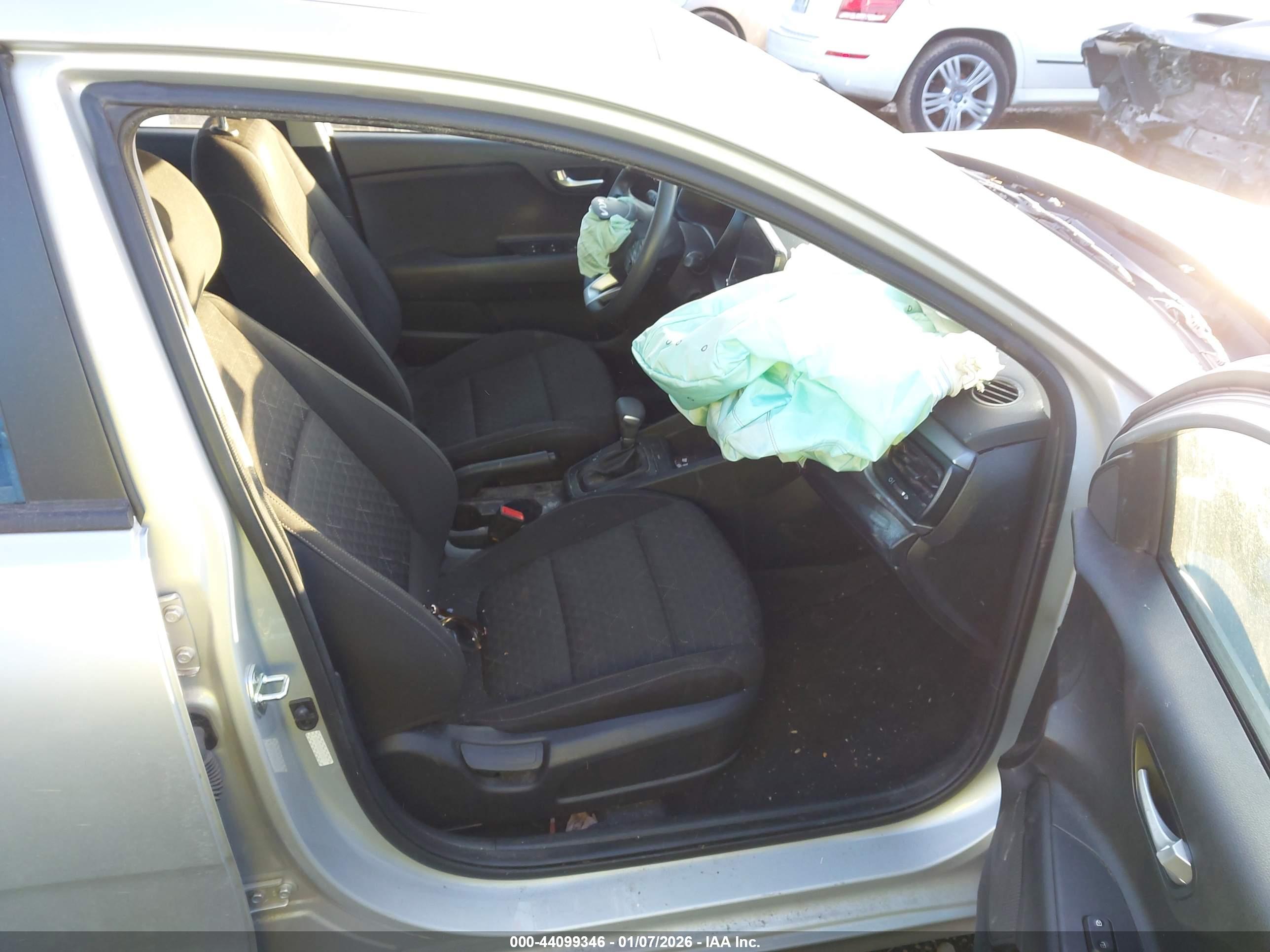 KIA RIO image 5