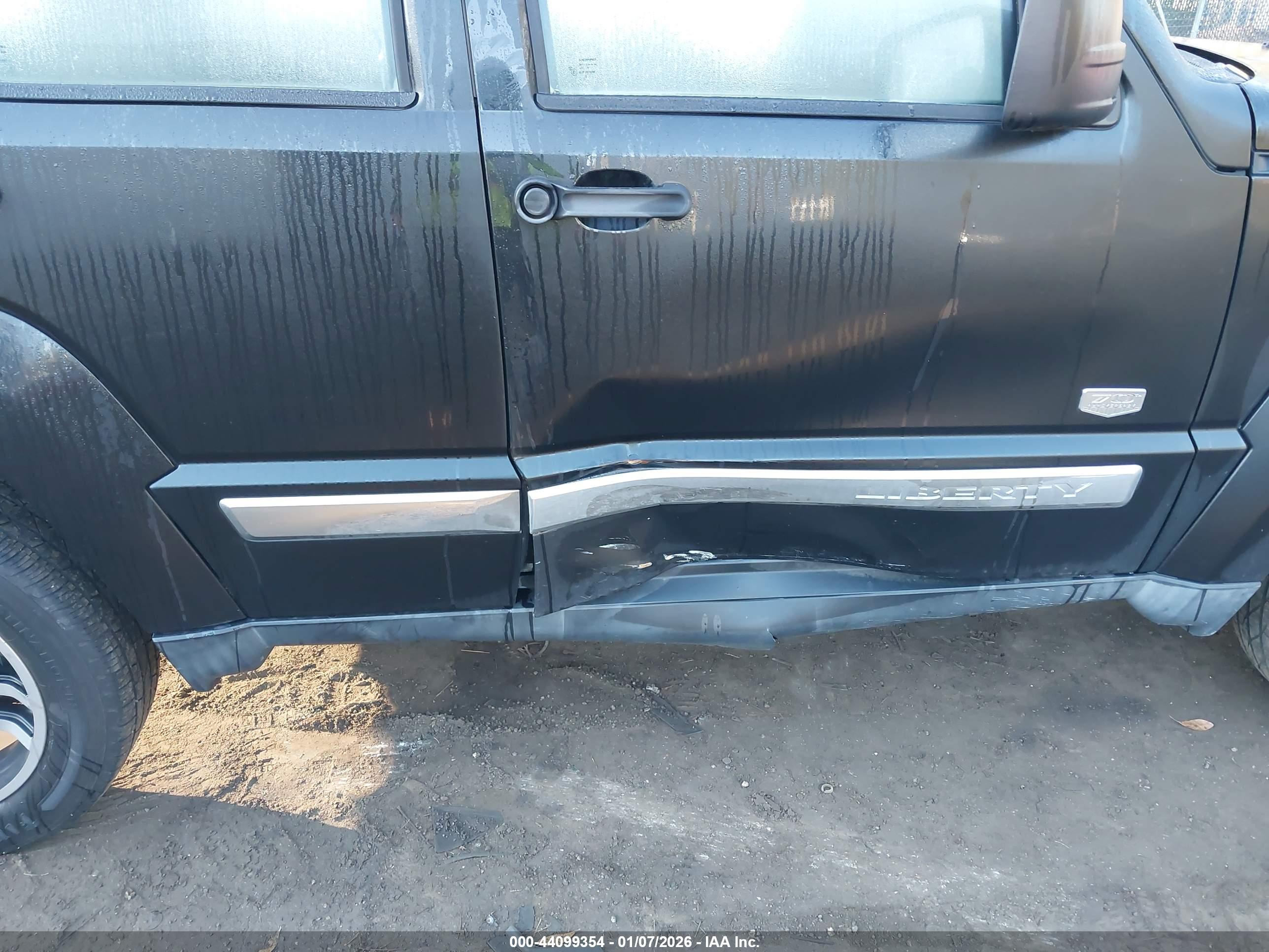 JEEP LIBERTY image 6