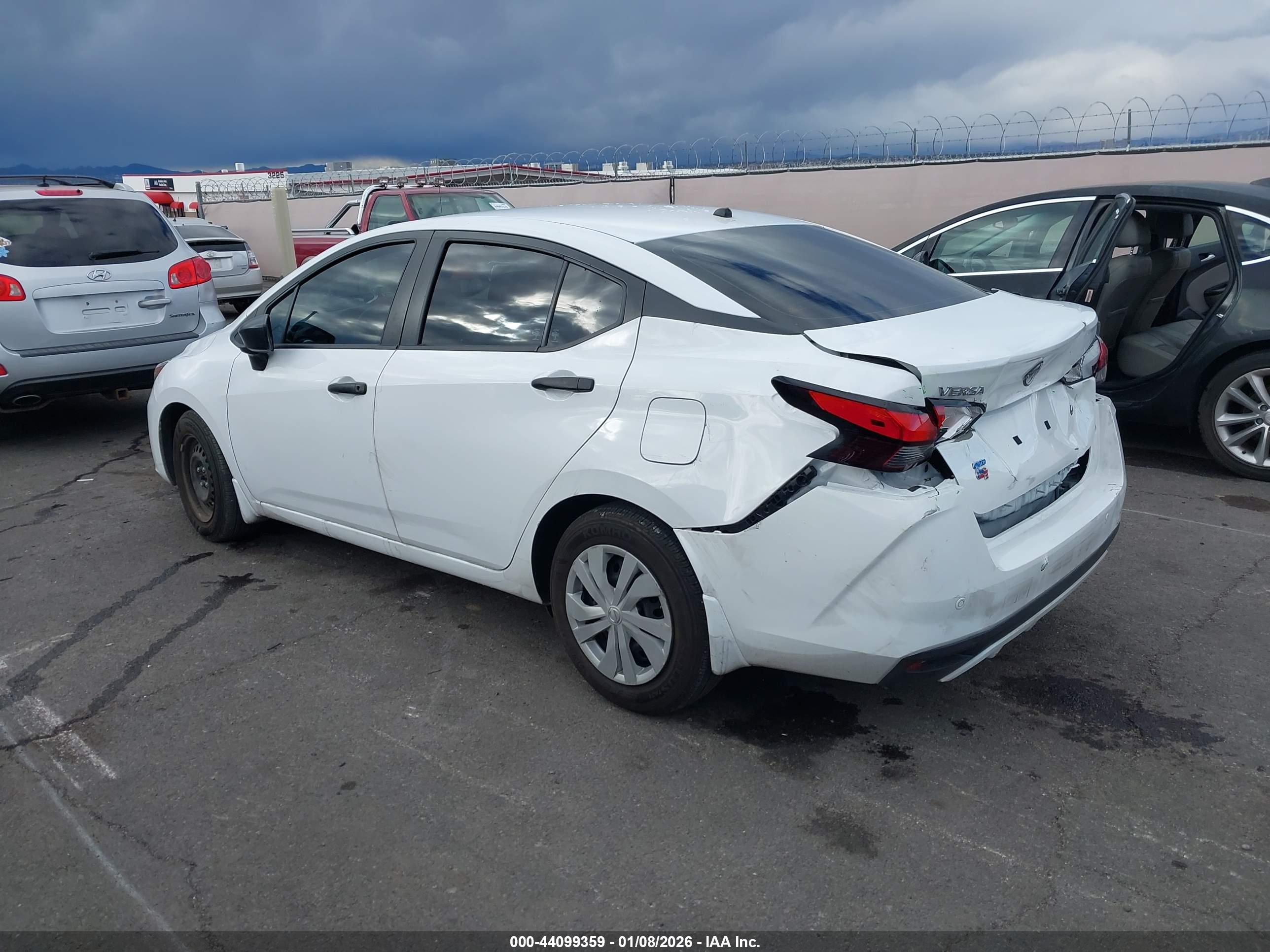 NISSAN VERSA image 3