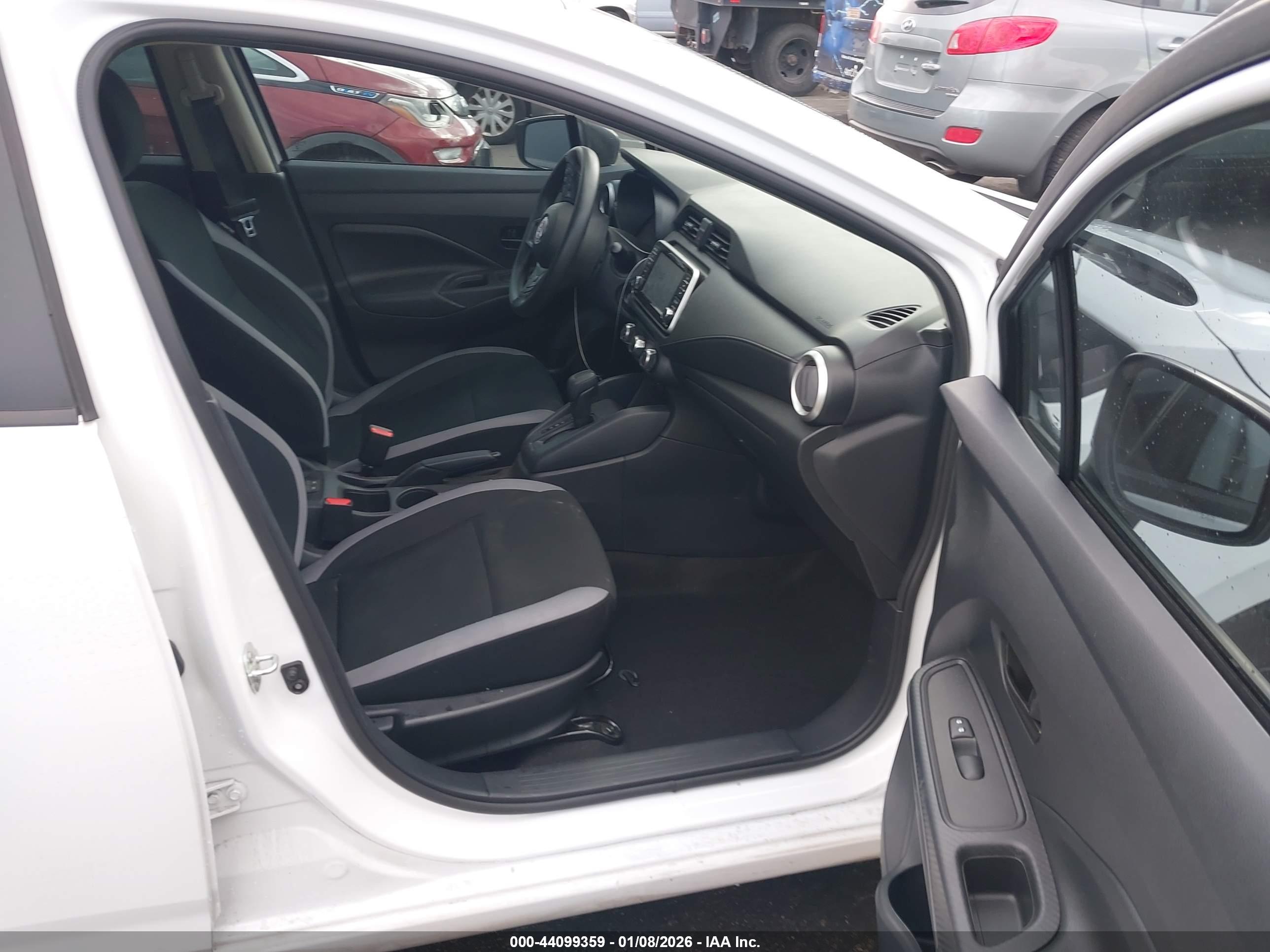 NISSAN VERSA image 5