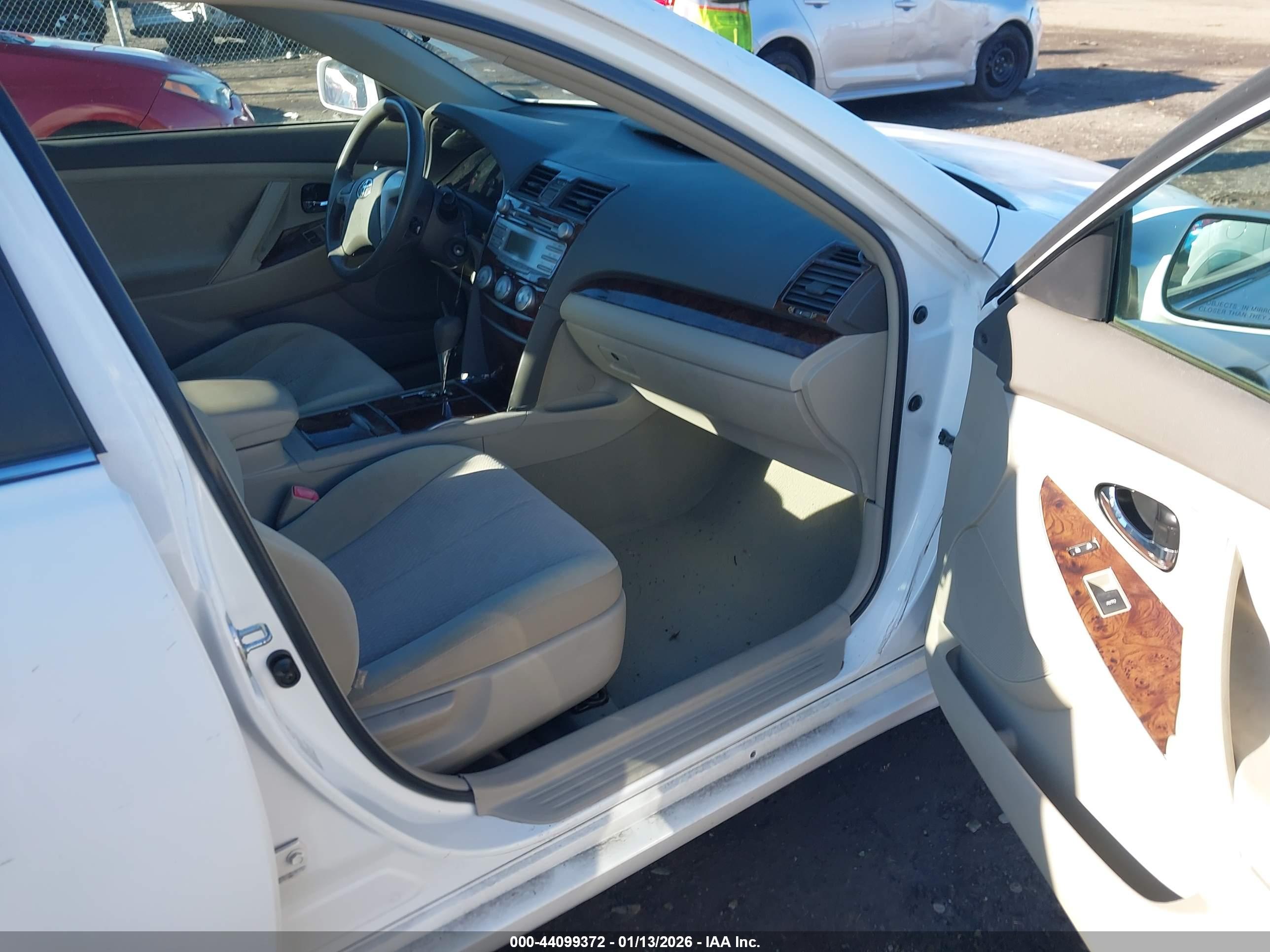 TOYOTA CAMRY image 5