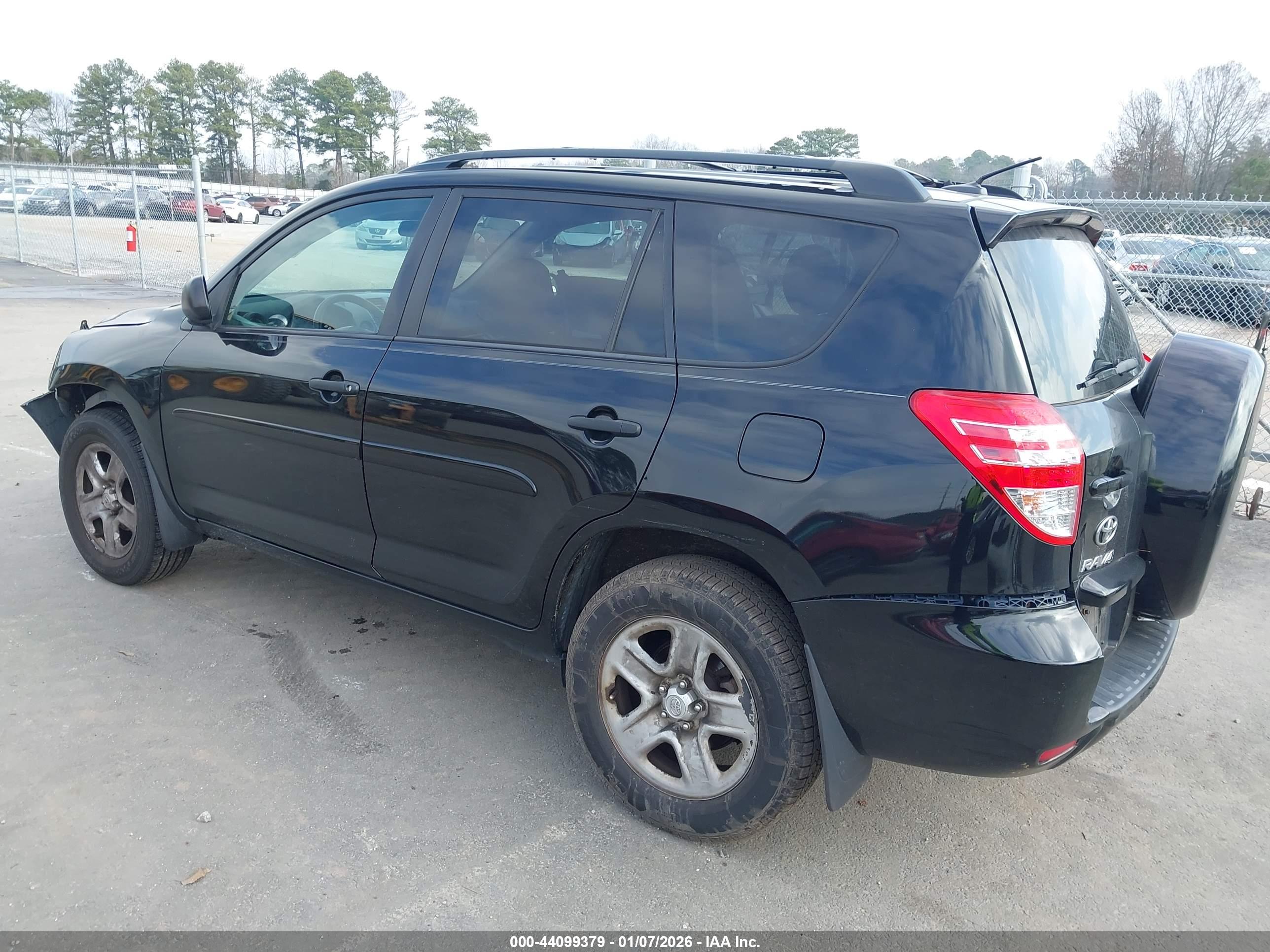 TOYOTA RAV4 image 3