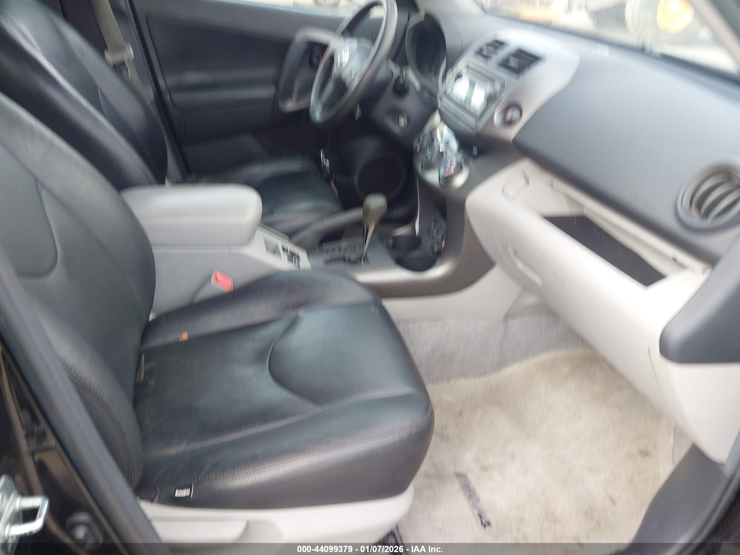 TOYOTA RAV4 image 5