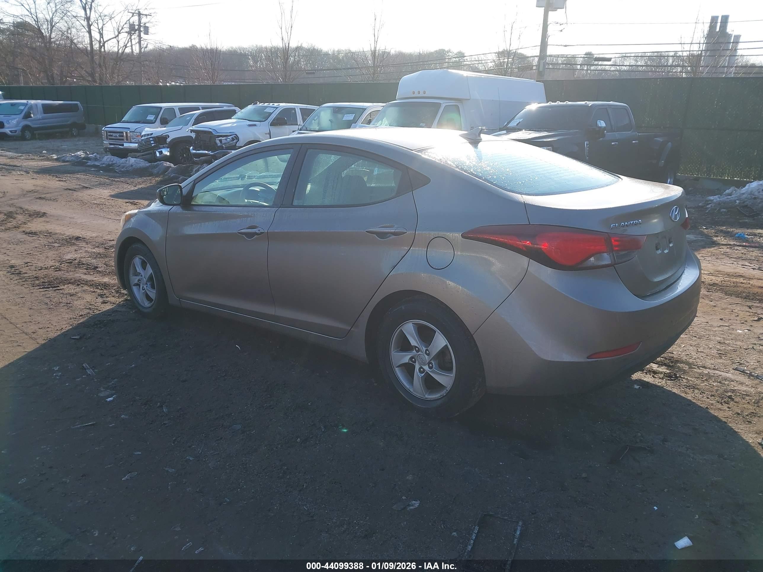 HYUNDAI ELANTRA image 3