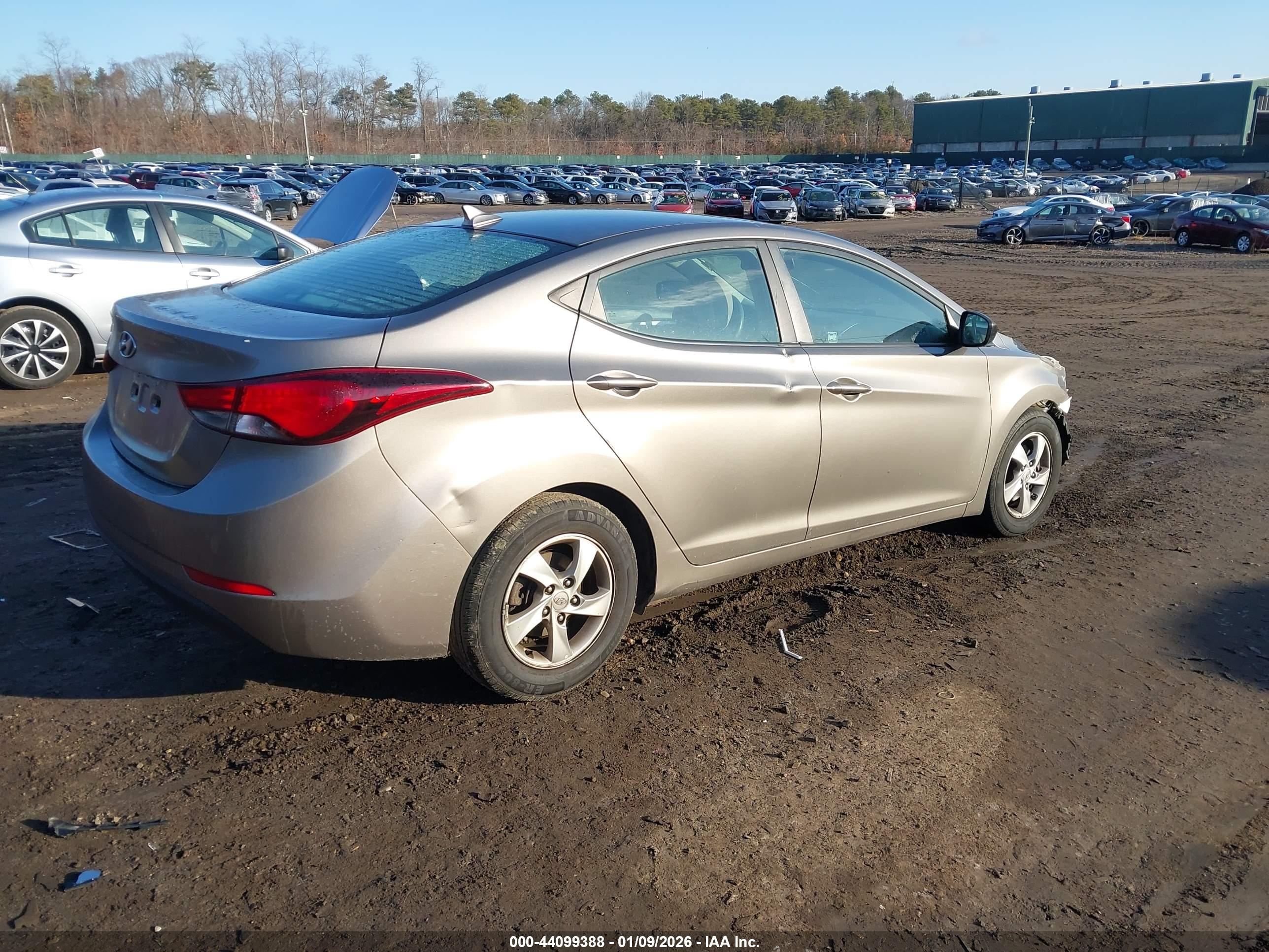 HYUNDAI ELANTRA image 4